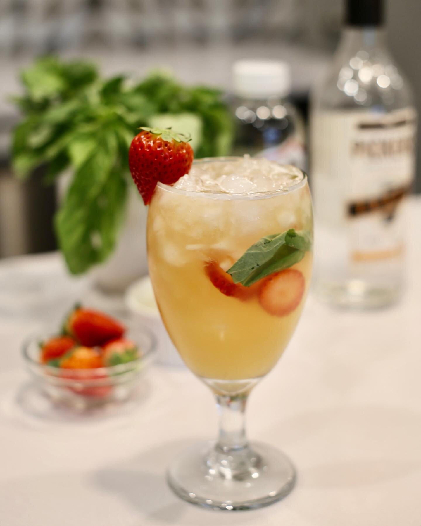 Bringing back our Spiked Kombucha because boozie booch is all the rave these days 🤩 While we&rsquo;re LOVING the hard kombucha trend, we&rsquo;re also finding that there are still limited flavors and options at our local grocery and liquor stores. 
