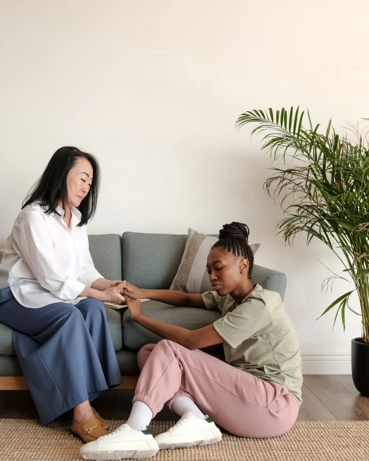       
  
    The Body Keeps the Score: Understanding Somatic Symptoms of Trauma  We often think of trauma as something that lives exclusively in our thoughts—a "bad memory" or a "scary flashback." However, the cutting edge of psychological research,