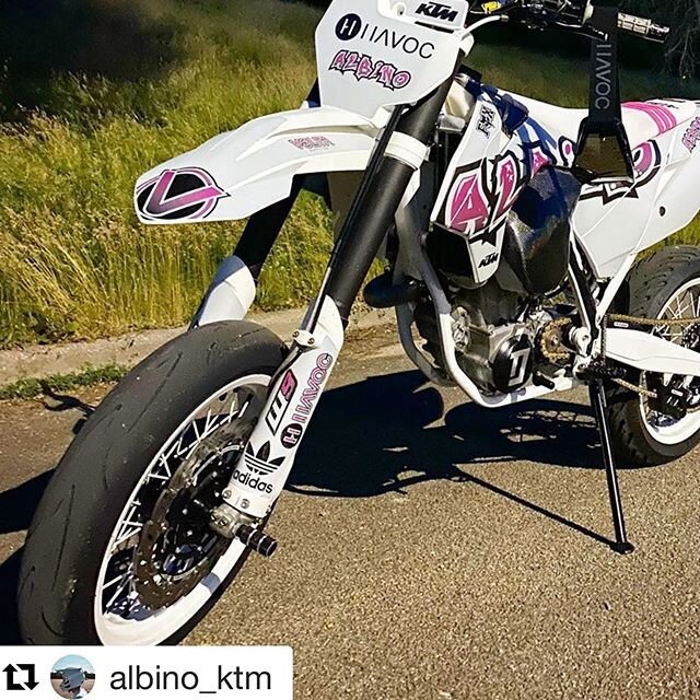 Check out that @trailjammerdesigns Stator Cover Guard. Sweet pic! Thanks for the tag. That&rsquo;s the &lsquo;12-&lsquo;16 KTM 450/500 Guard. 👍 #Repost @albino_ktm with @get_repost
・・・
Die with memories; not dreams #ktm500 #statorcoverguard #dualspo