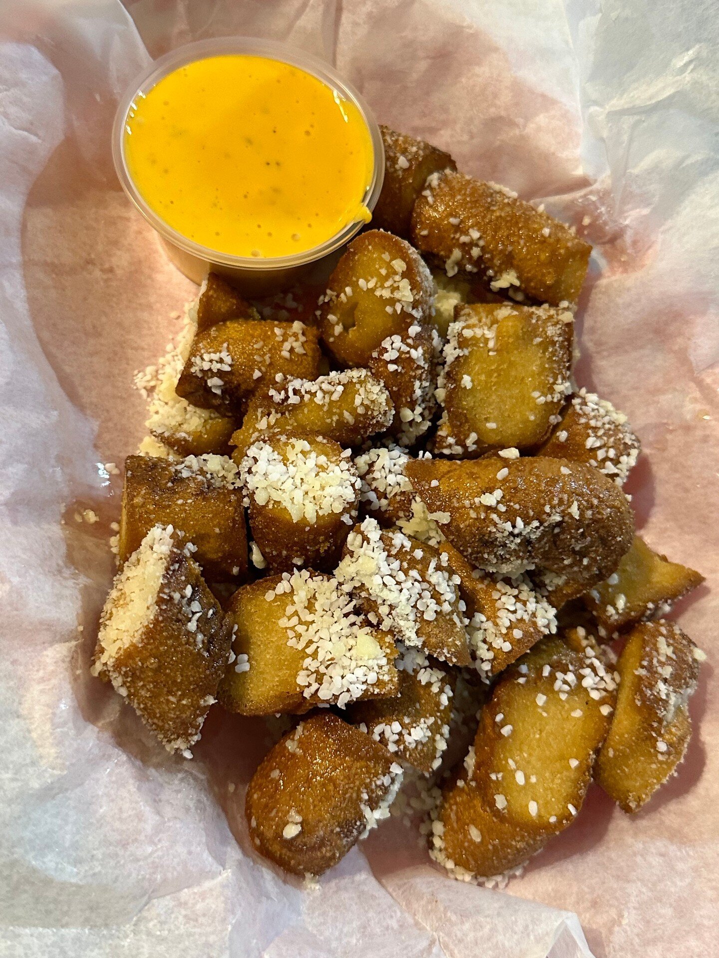 We have Garlic Parmesan Pretzel Bites, served with our house-made cheese sauce for $5.00. Get 'em while they last!

#vinnies #stl #eatstl #foodie #stlouisfoods #stlfoods #greek #italian #lindenwoodpark #sandwiches #special #lunch #dinner #smallbusine