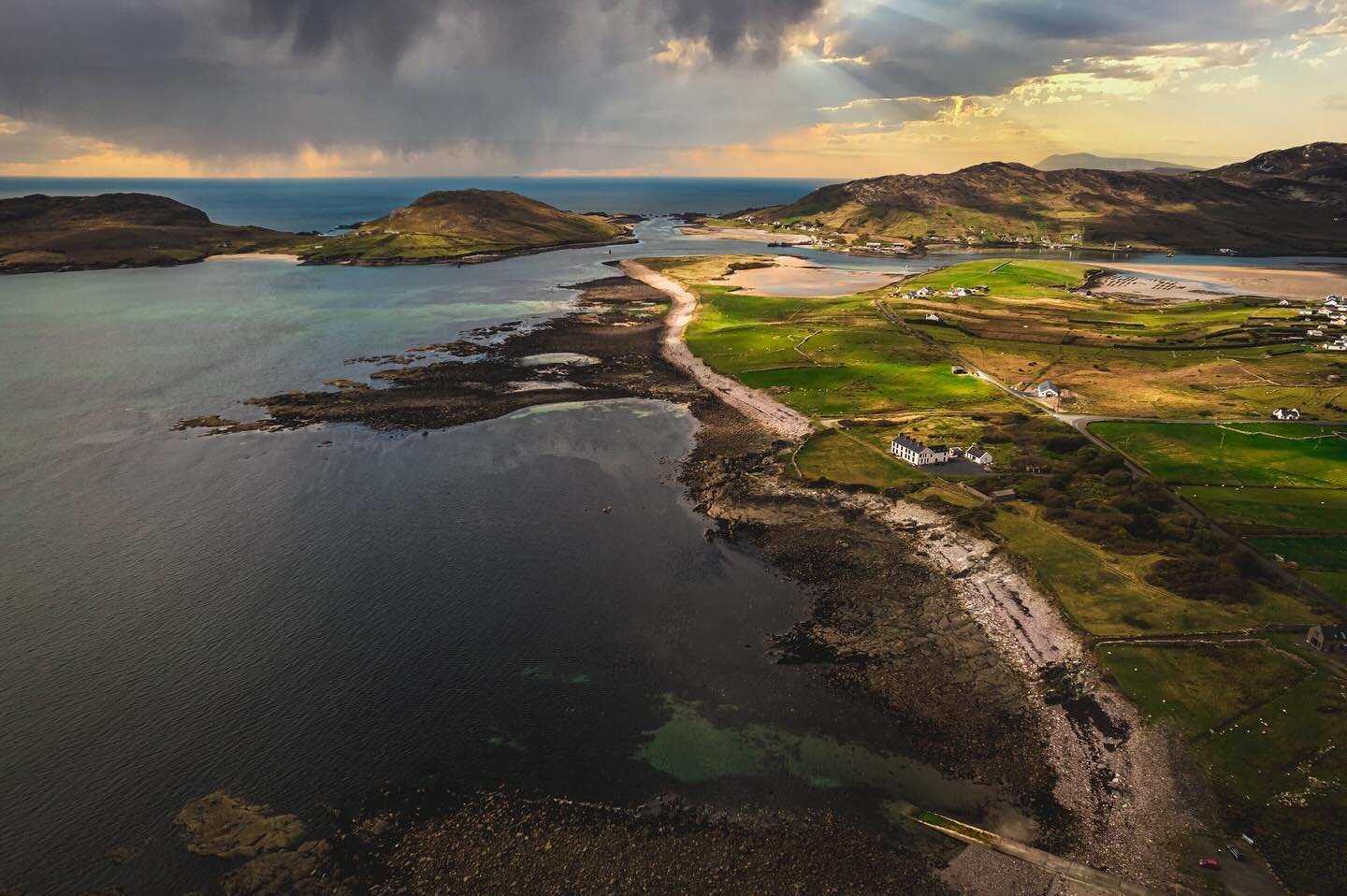 Some drone buckshots taken the other day here in Co. Mayo ☘️ 🐐 
&bull;
&bull;
&bull;
&bull;
&bull;
&bull;
&bull;
#dronephotos #dronephotooftheday #countymayo #irelandtravel #irelandphotography #irelanddaily #mavicair2s #mulranny