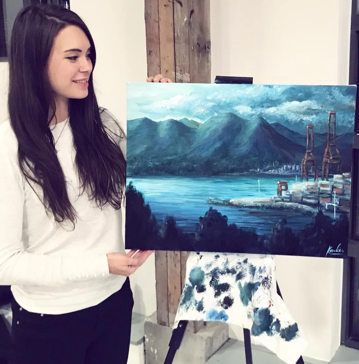Karlie Carpentier Rosin paints many landscapes, among other subjects, and here she is after painting live at an event for 2h with acrylics on canvas. Gastown views of North Vancouver