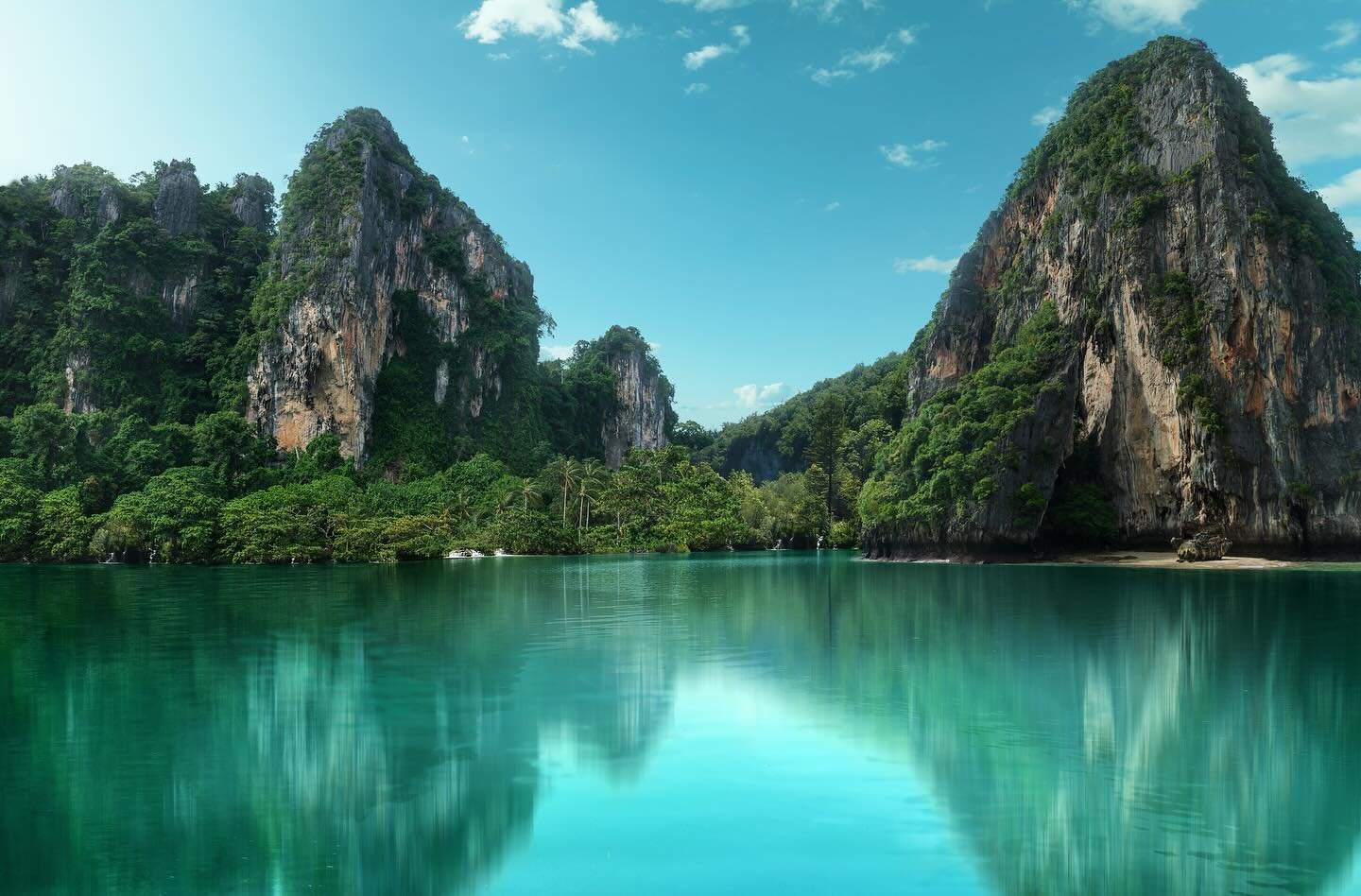 I know- it&rsquo;s weird. There&rsquo;s no double moons or planets in this piece. 🙈 This is one of the digital matte paintings I created for one of my tutorials at @mattepaint_ltd that will launch soon on the Academy. It&rsquo;s a simple dmp demo, w