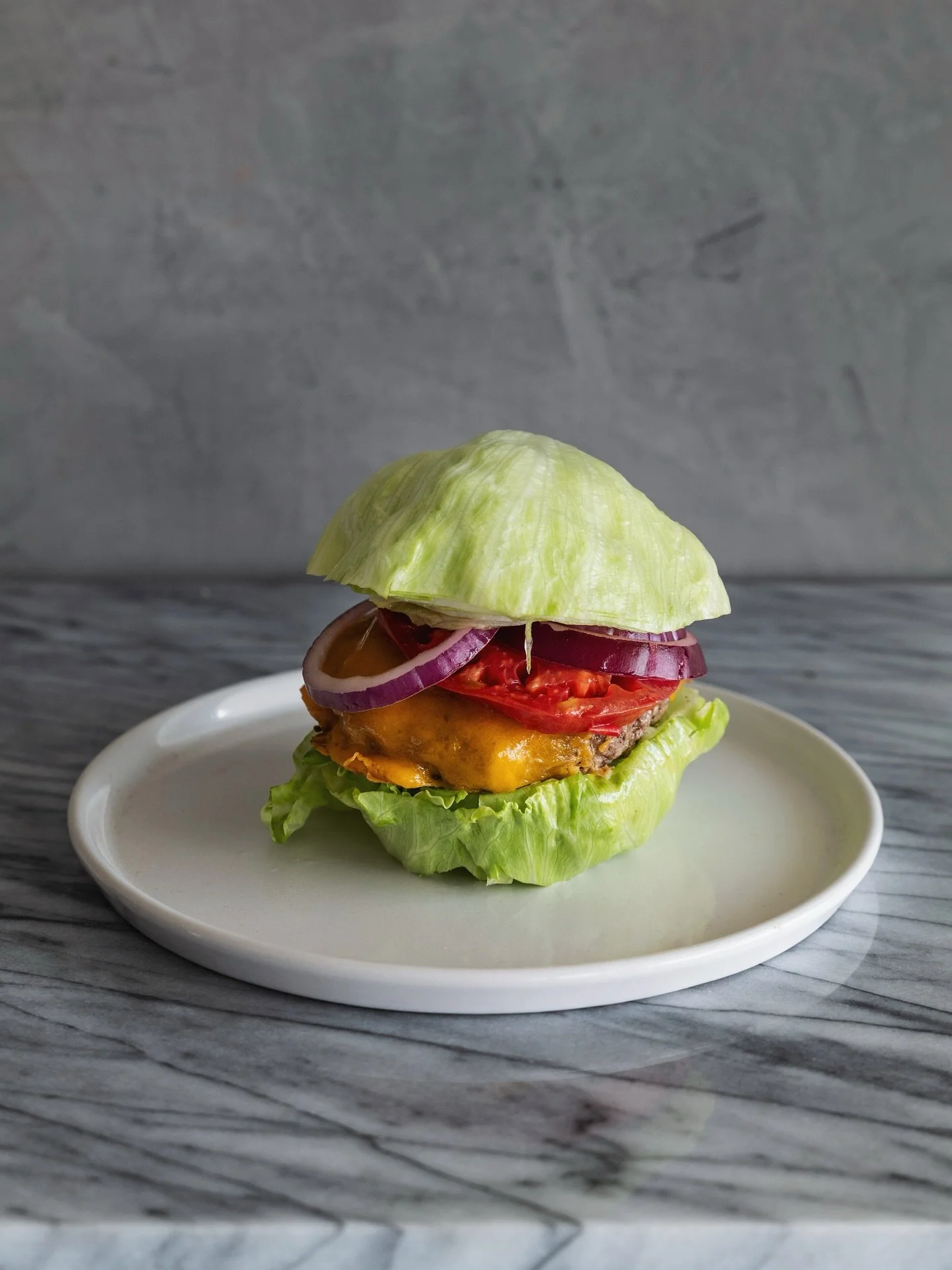 A juicy burger but make it low carb 🤌🍔

#hitchcockfarms #icebergbabies #burger #lowcarb #keto #proteinstyle #freshproduce #agriculture #knowyourfarmer