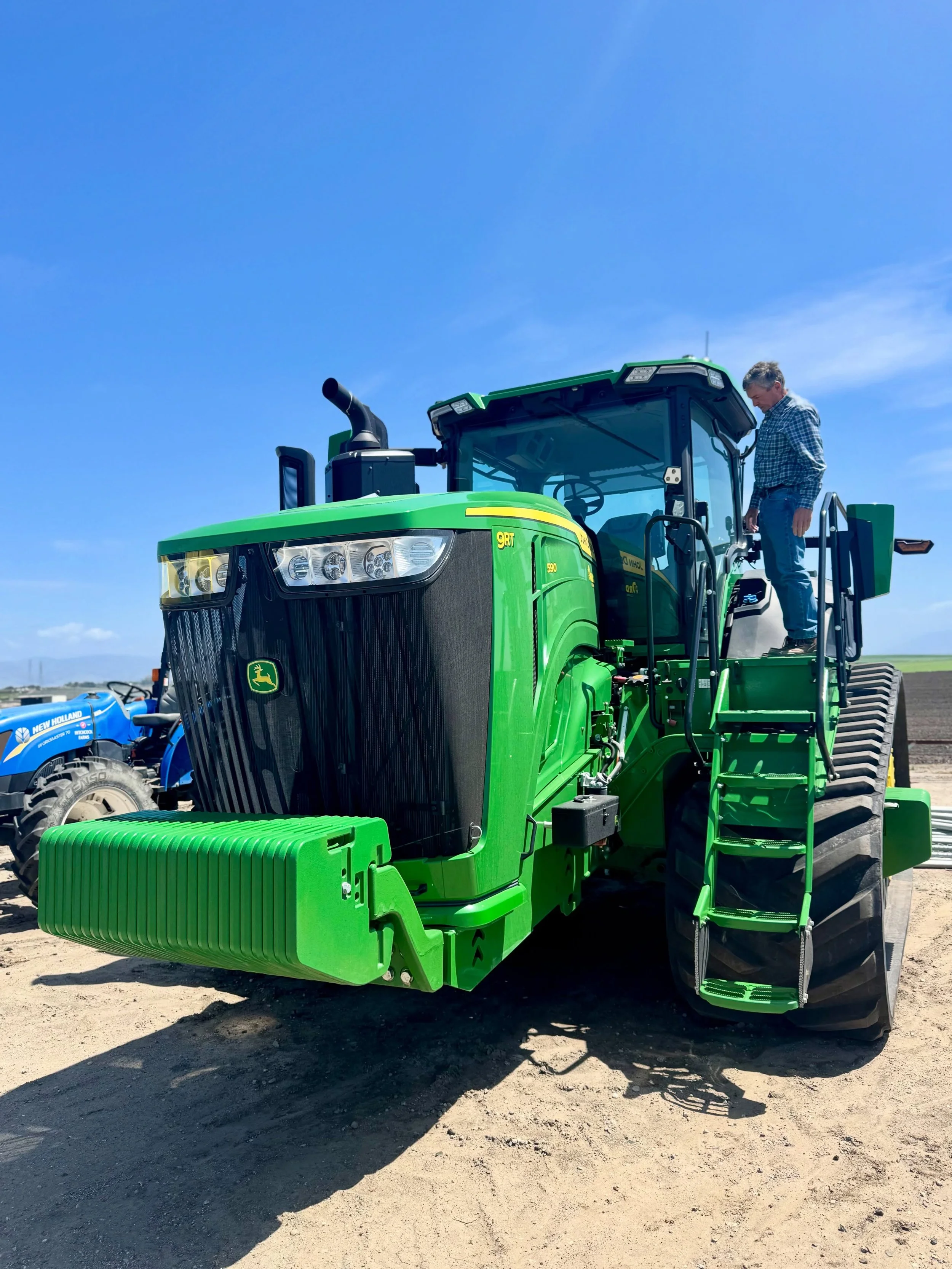 Just a farmer admiring his new toy, I mean tractor 🤣🚜💚

#hitchcockfarms #farmer #farming #tractor #johndeere