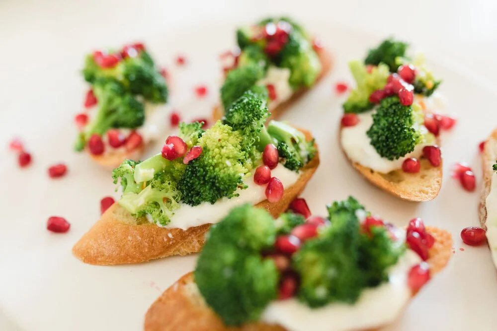 broccoli-burrata-crostini-with-pomegranate-seeds