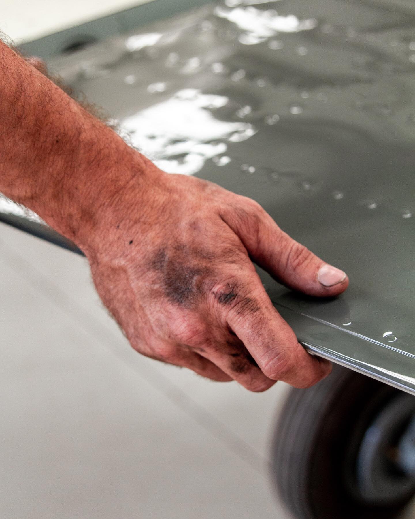 Welcome to the working week 🧰 Grubby hands are part of the uniform
.

#WarbirdRestoration #Warbird #Aviation #AviationDaily #AustralianAviation #AvNerd #aviapics4u #Plane #Flight #Airport #avgeek #Aircraft #Airplanes #InstaPlane #WarPlane #Instagram