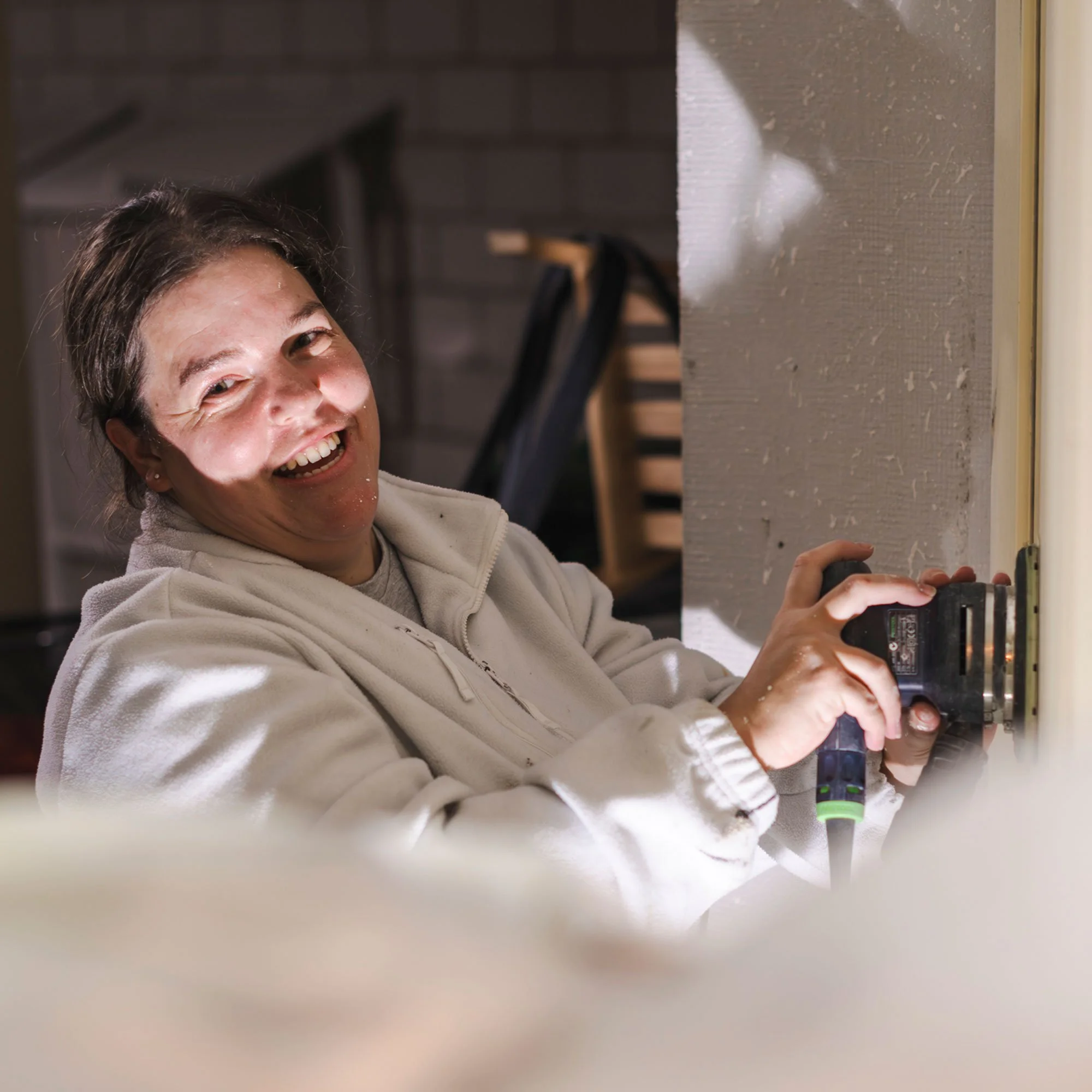 Janine Hartmann, Mitarbeitende des Röllin Malergeschäfts.