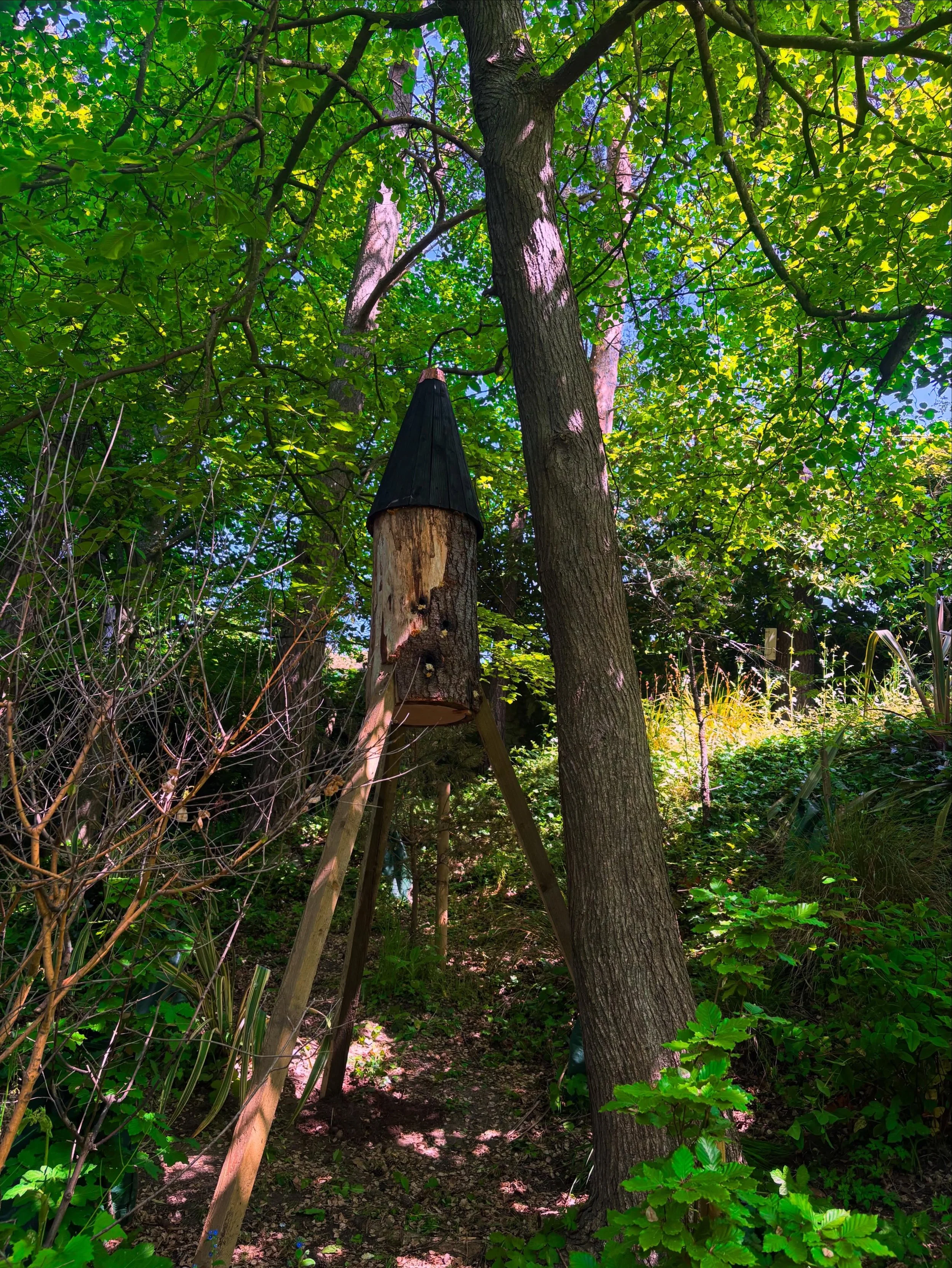 Another log hive installed for a happy client. These log hives help our wild honeybee populations that are suffering from habitat loss. We hope these hives will help bolster our wild native honeybee population while providing a beautiful statement pi