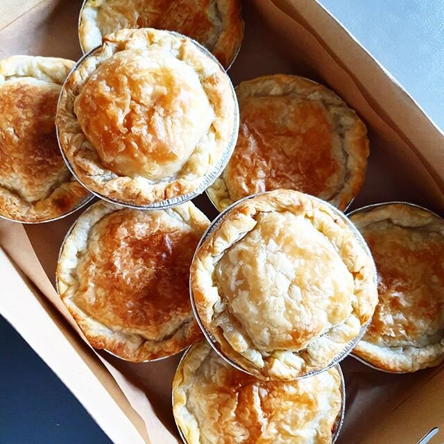 It's a pie kind of day,
48 of our homemade chicken, leek and veggie pies heading out today.
Perfect weather for one of these .
.
.
.
.
..
#gourmet #gourmetcreation #chickenpie #boxofpies #gourmetpies #picnic #picnicinabox #cateringservice #corporatec