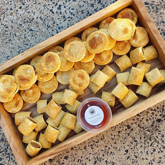 Its not a  kids party without these yummy add ons
Our mini beef party pies and sausage rolls .
Yummy
.
.
.
.
.
#partyplatter #partypies #sausagerolls #kidsbirthdays #birthdayplatter #Antipasto #theantipastoqueen #gourmet #gourmetcreation #picnicinabo