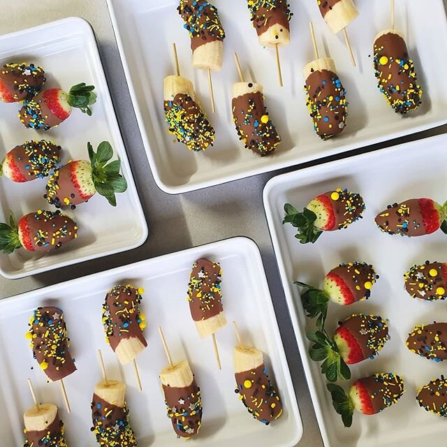 Snippet from our weekend

These may be my new favourite thing to create 🥰
.
.
.
.
.
#Antipasto #theantipastoqueen #chocolatecoveredfruit #fairybreadwithabang  #gourmet #gourmetcreation #picnicinabox #antipastoboard #antipastoplatter #gourmet #party 
