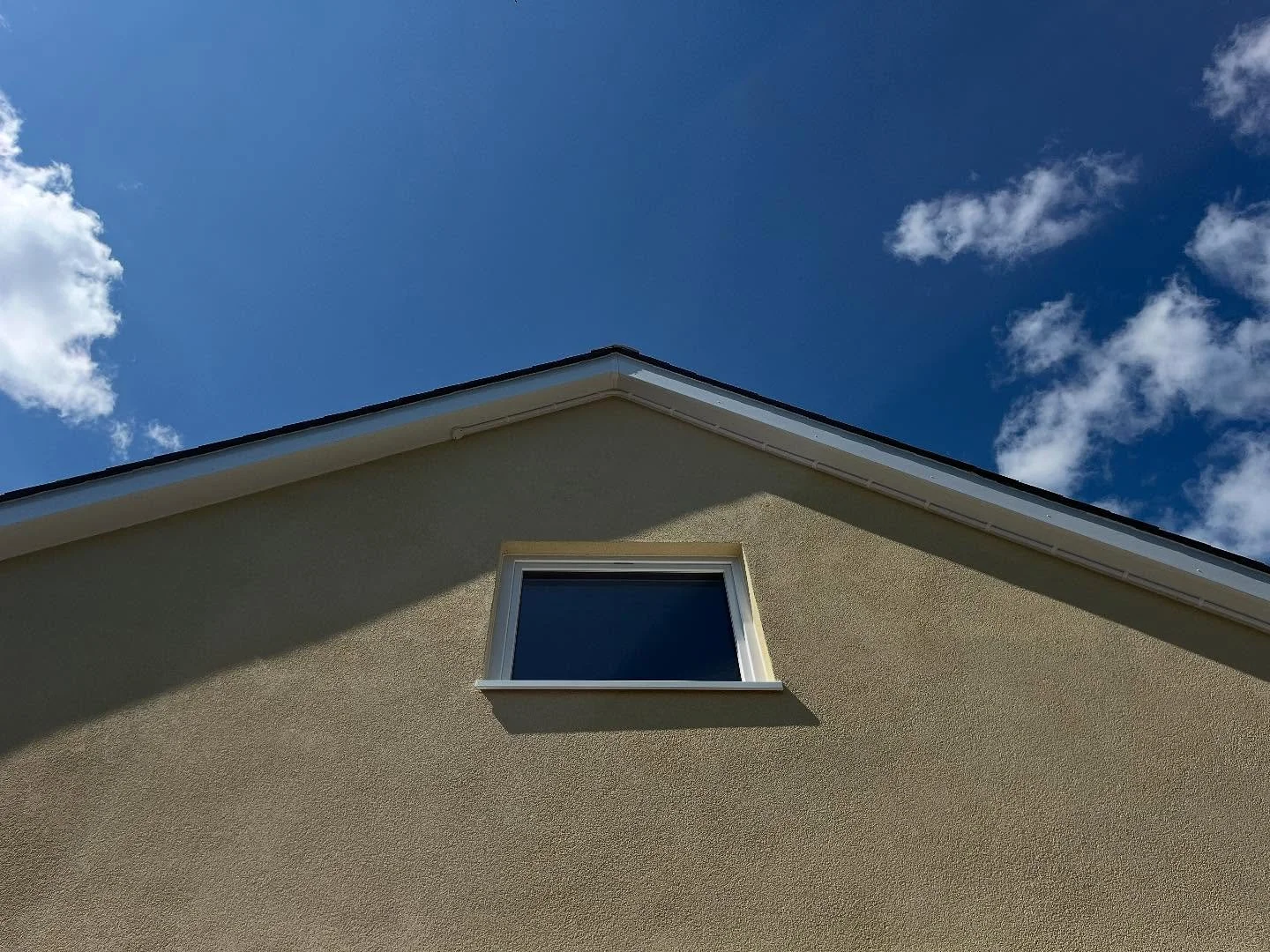 Nearly at practical completion on this near EnerPHit bungalow conversion in Powys&hellip;150mm EWI cleanly rendered, 0.75ach air test first time around and now awaiting the MVHR &amp; ASHP installs before the final test! #lowenergysrchitecture #almos