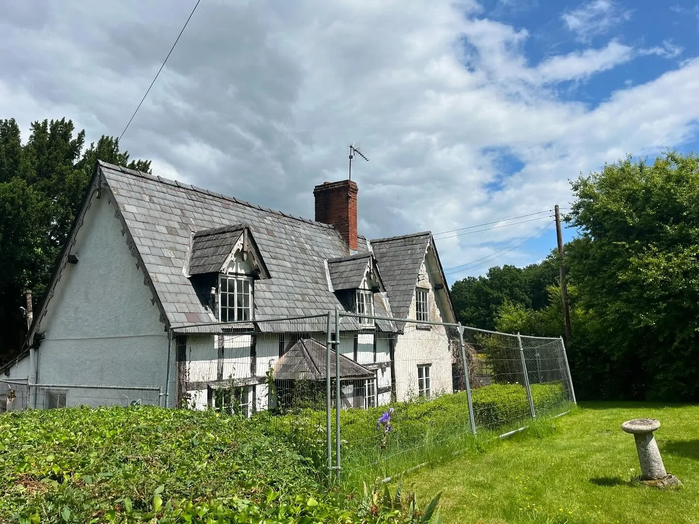 Exciting new project in north Herefordshire, not touched for 40+ years and with great orientation for a low energy retrofit! #passivhaus #enerPHit #lowenergybuilding #lowenergyconstruction #lowenergydesign #timberframe #timberframing