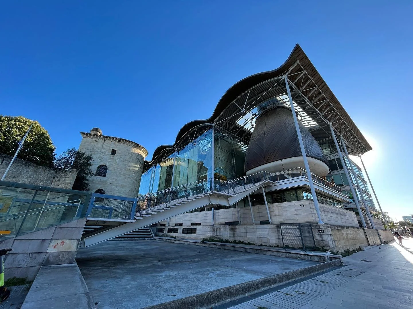 Richard Rogers law courts in #Bordeaux still looking good