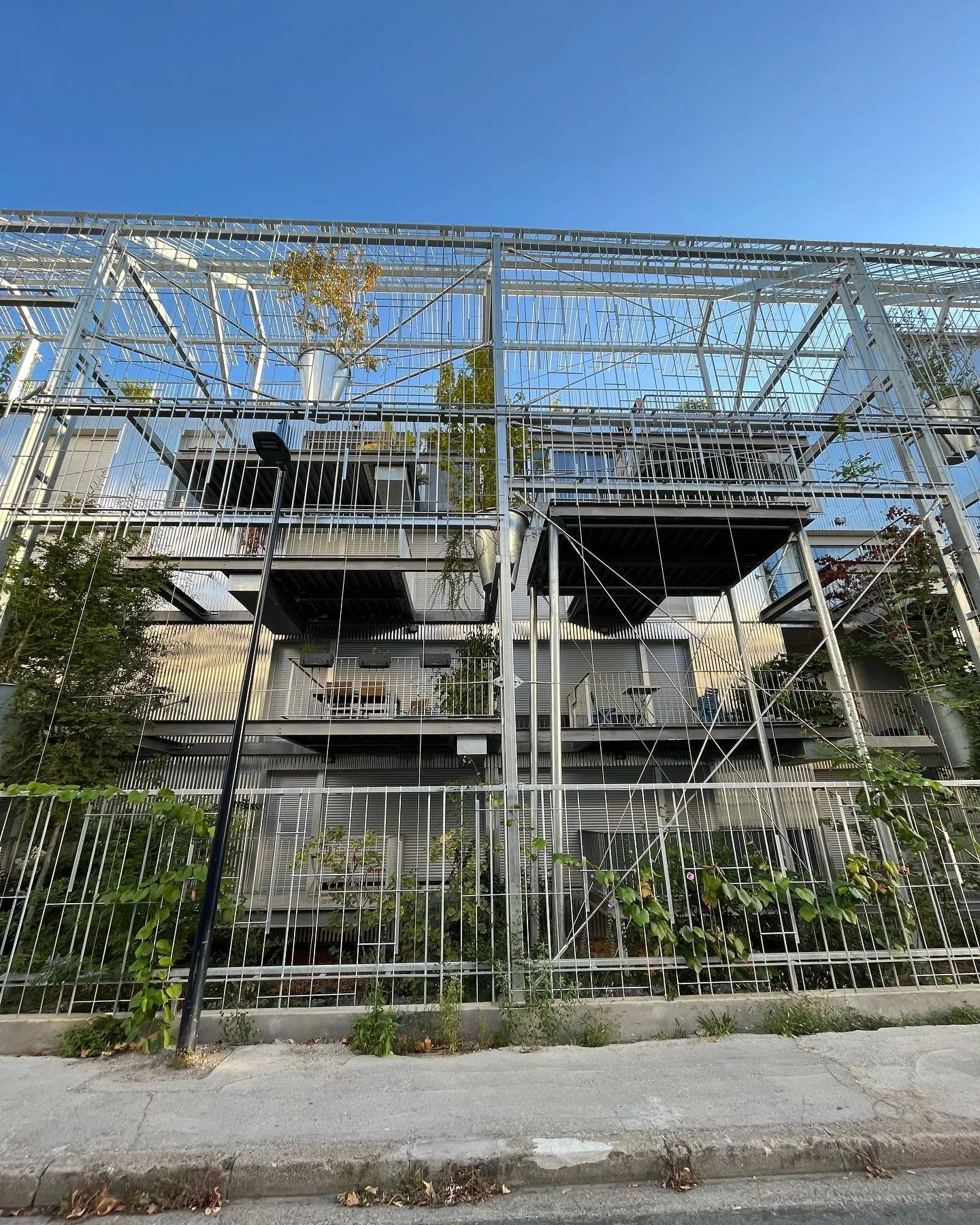 Some beautiful &lsquo;sky gardens&rsquo; for use of a better term in #bordeaux - so much progressive, #contemporary /#modern #architecture and #urbandesign / #urbanism in #France it puts British planners to shame. Even small villages have dedicated #