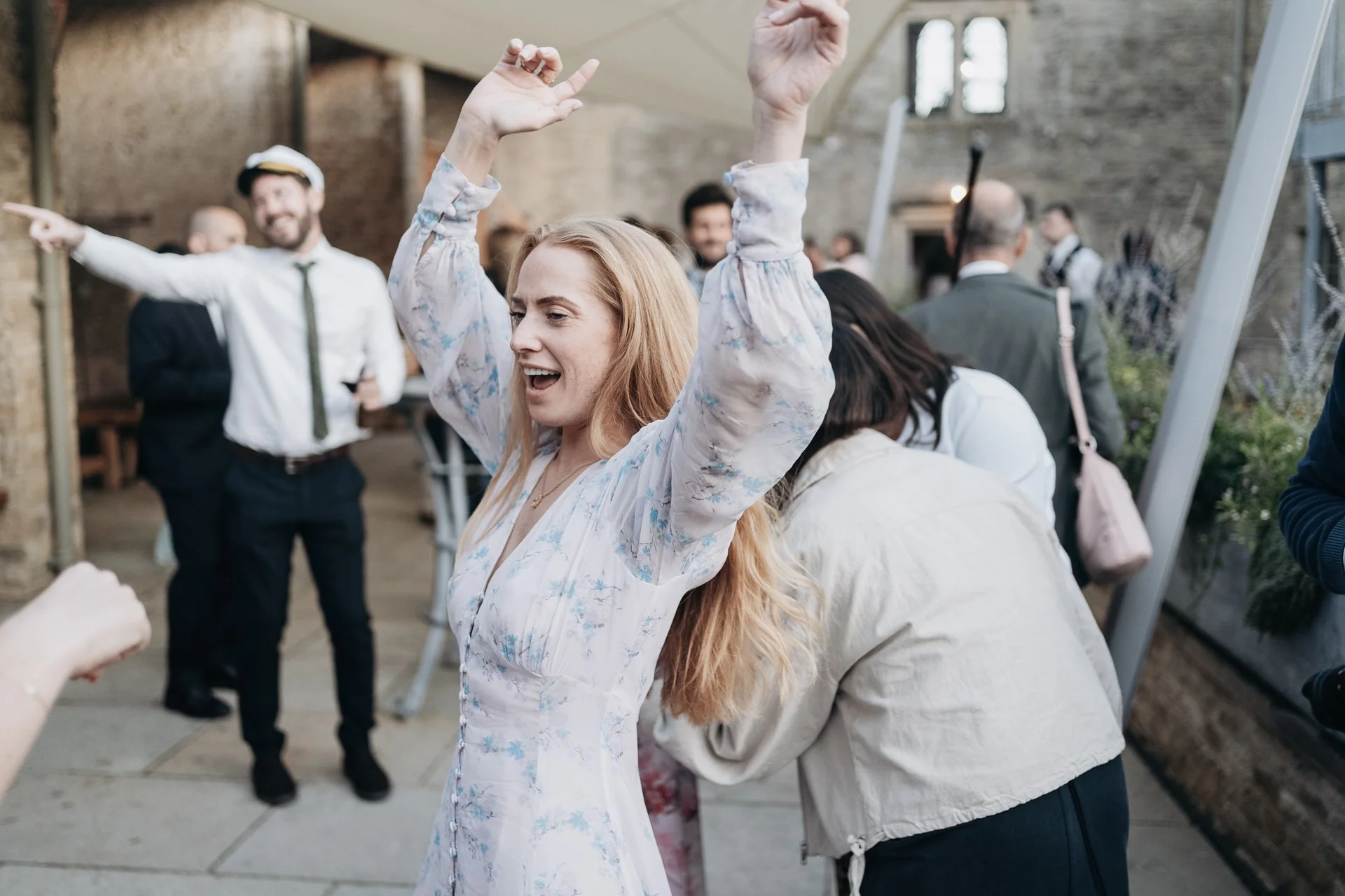 Cotswold wedding photographer-124.jpg