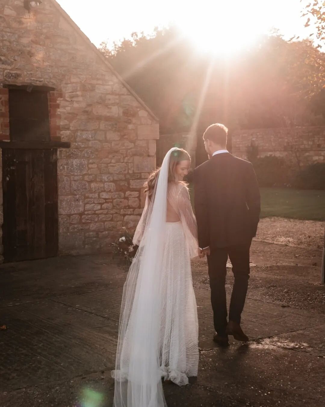 Freya and Ben

Mickleton Hills Farm

@freyahb 

Venue @mickletonhillsfarm 
Make-up @hesterlilymakeupartistry 
Flowers @thestowflowershop 
Stylist @styletopiauk 
Dress @brides_do_good 

#cotswoldwedding #cotswoldsweddingphotographer #barnwedding #rust