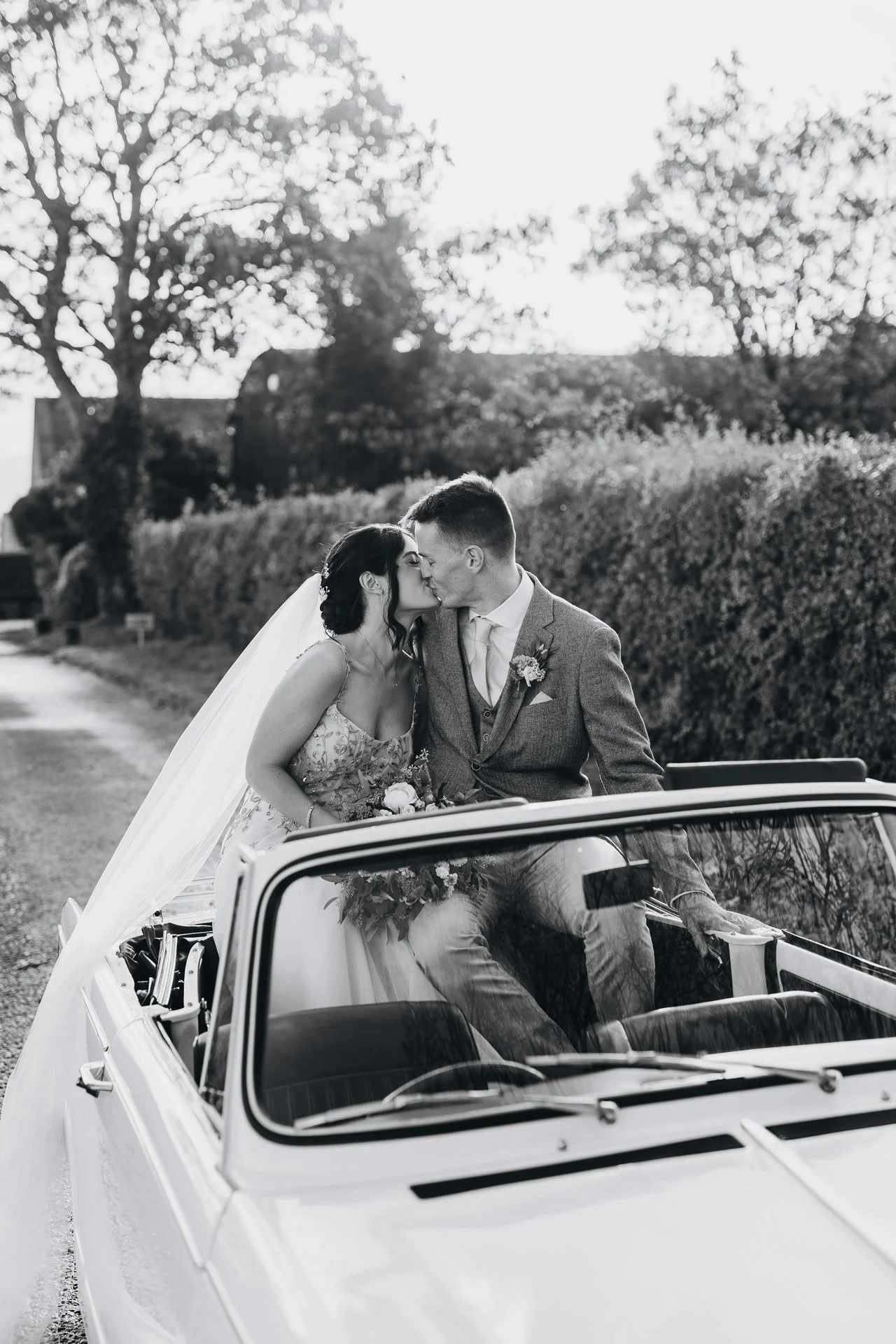 Cotswold wedding photographer-198.jpg