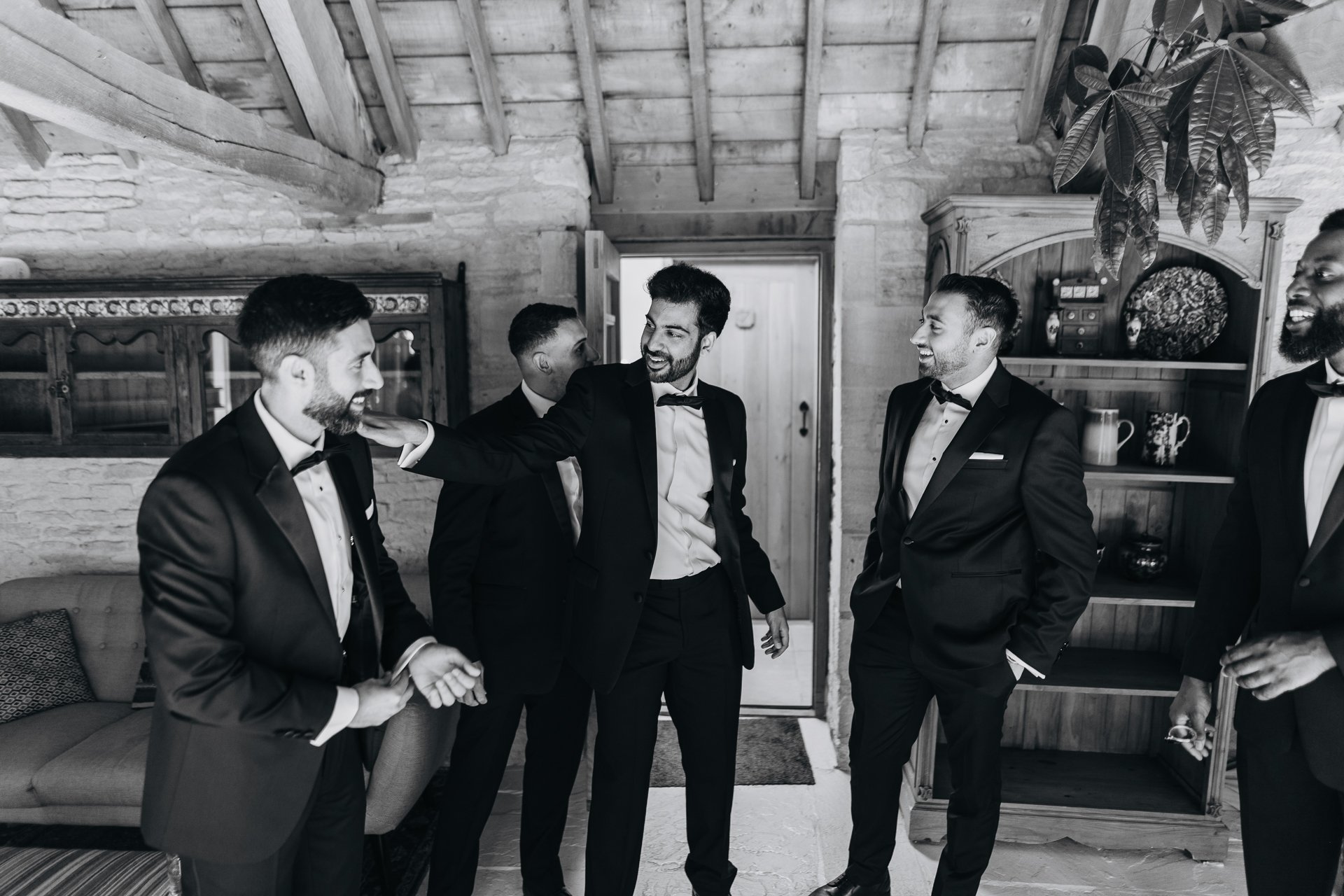 Cotswold wedding photographer-72.jpg