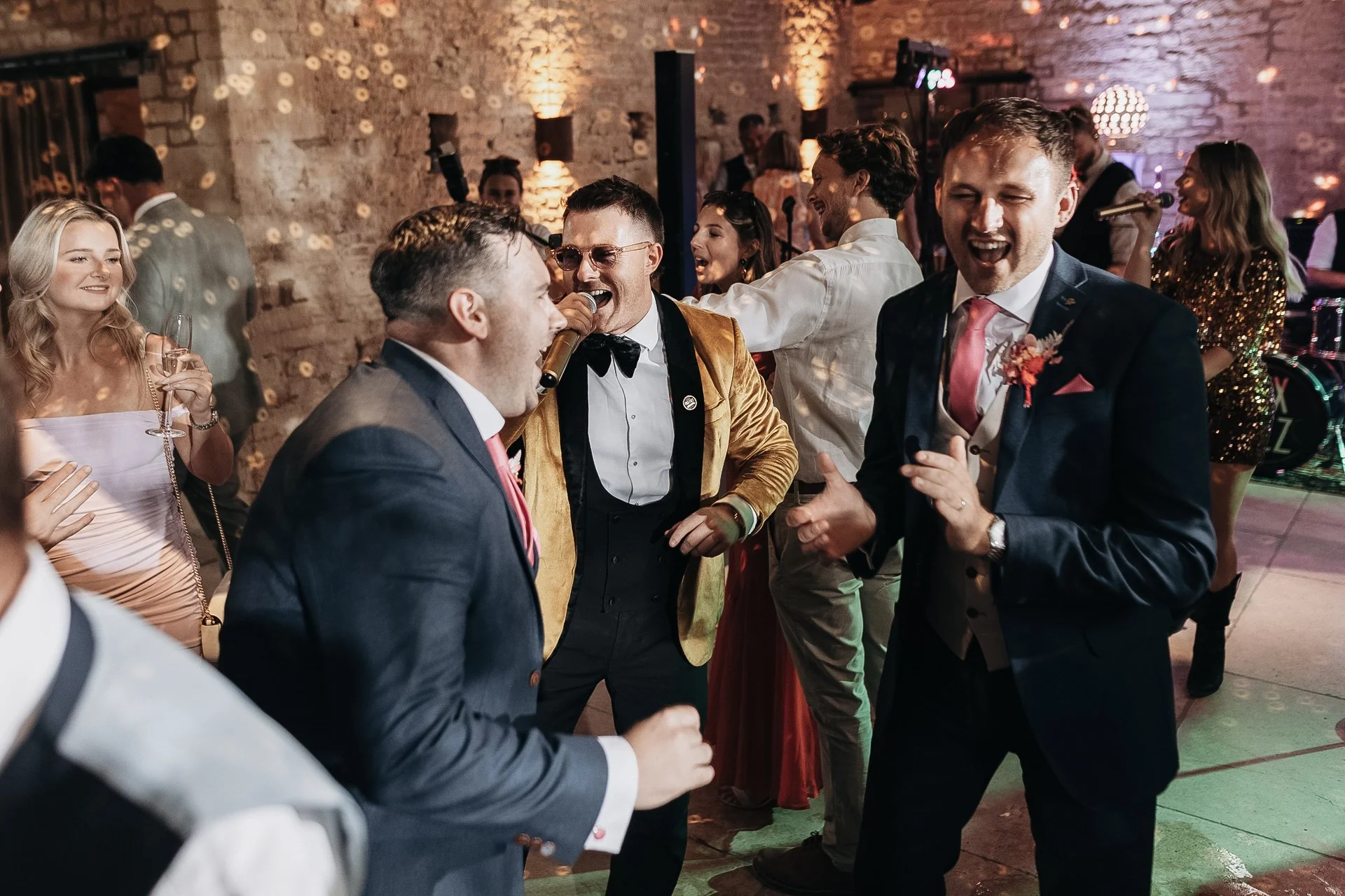 Cotswold wedding photographer-69.jpg
