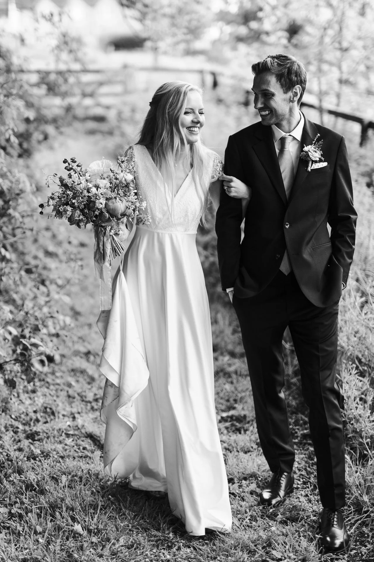 Cotswold wedding photographer-285.jpg
