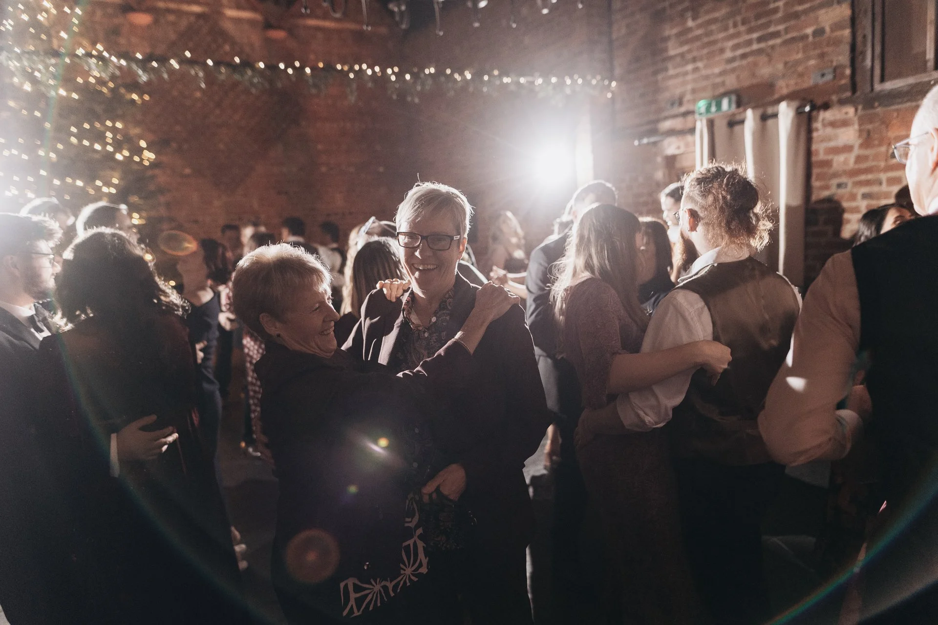 Cotswold wedding photographer-263.jpg