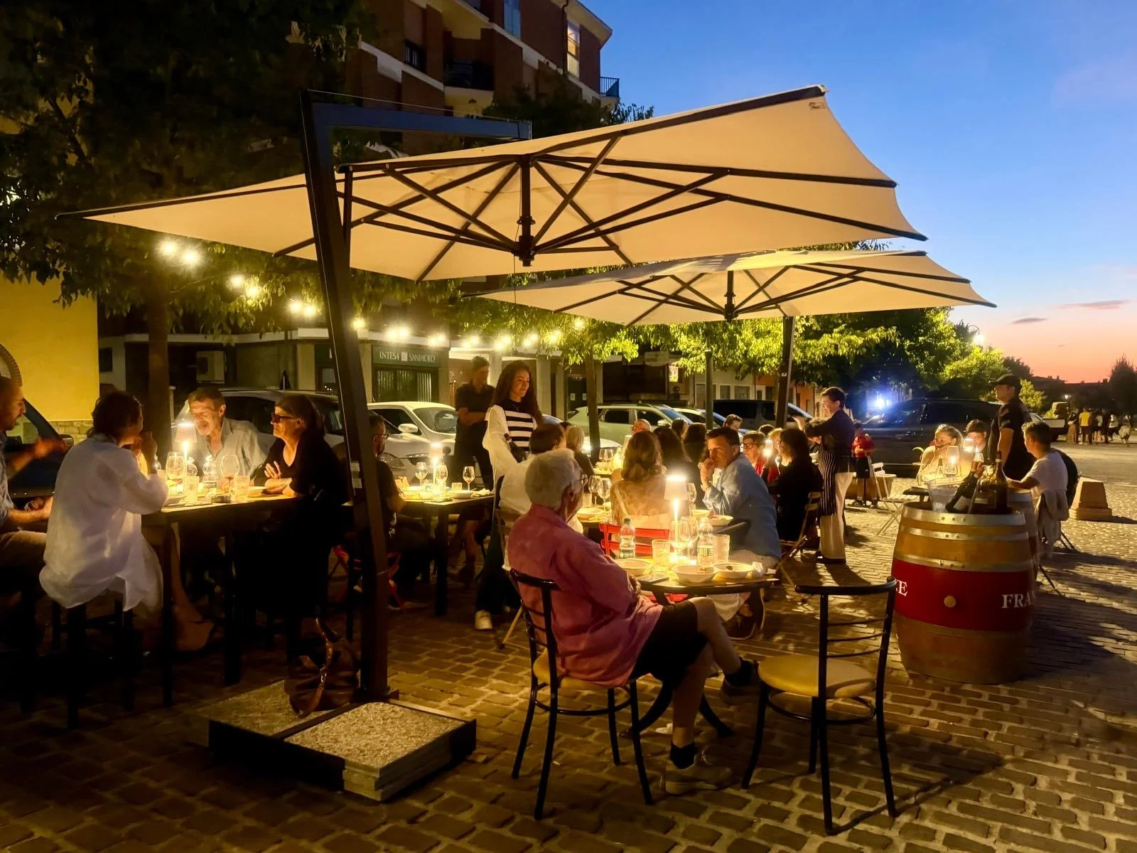 dehors by night.JPG