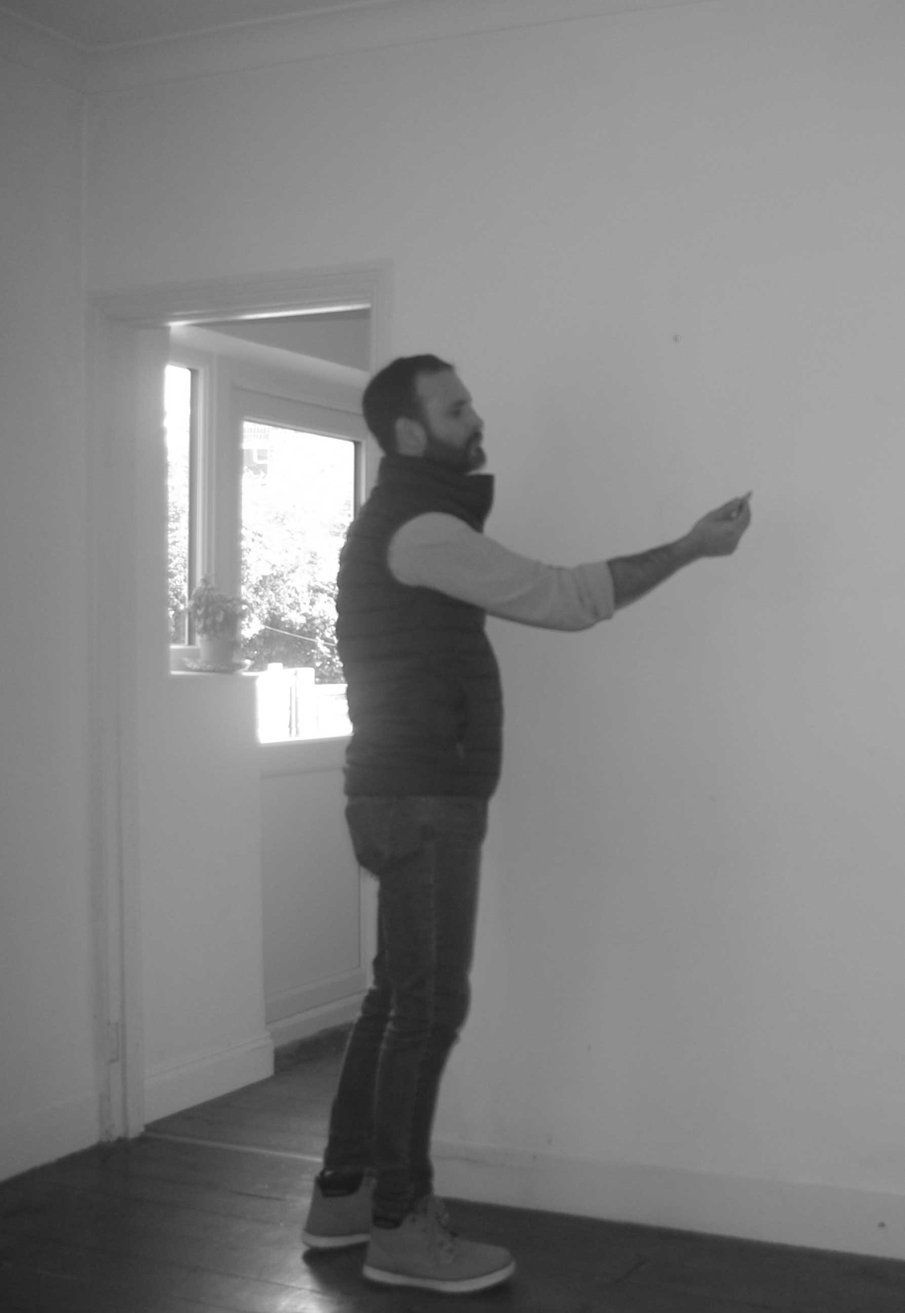 Diego Paradeda talking to the wall. 2019