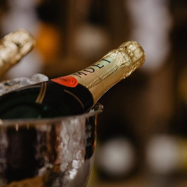 For every referral that results in a booking you will get 6 bottles of Champagne 🥂#mobilebar #mobileweddingbar #tipiweddings #marqueewedding