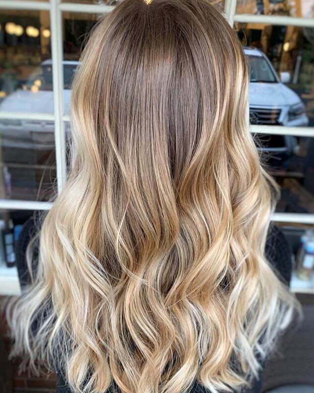 My heart goes out to the small business owners, the brides, the photographers, the florists, the grocery store workers, the healthcare professionals, and the list goes on...&hearts;️ here&rsquo;s some pretty hair to lighten the mood 💫 I&rsquo;ll be 