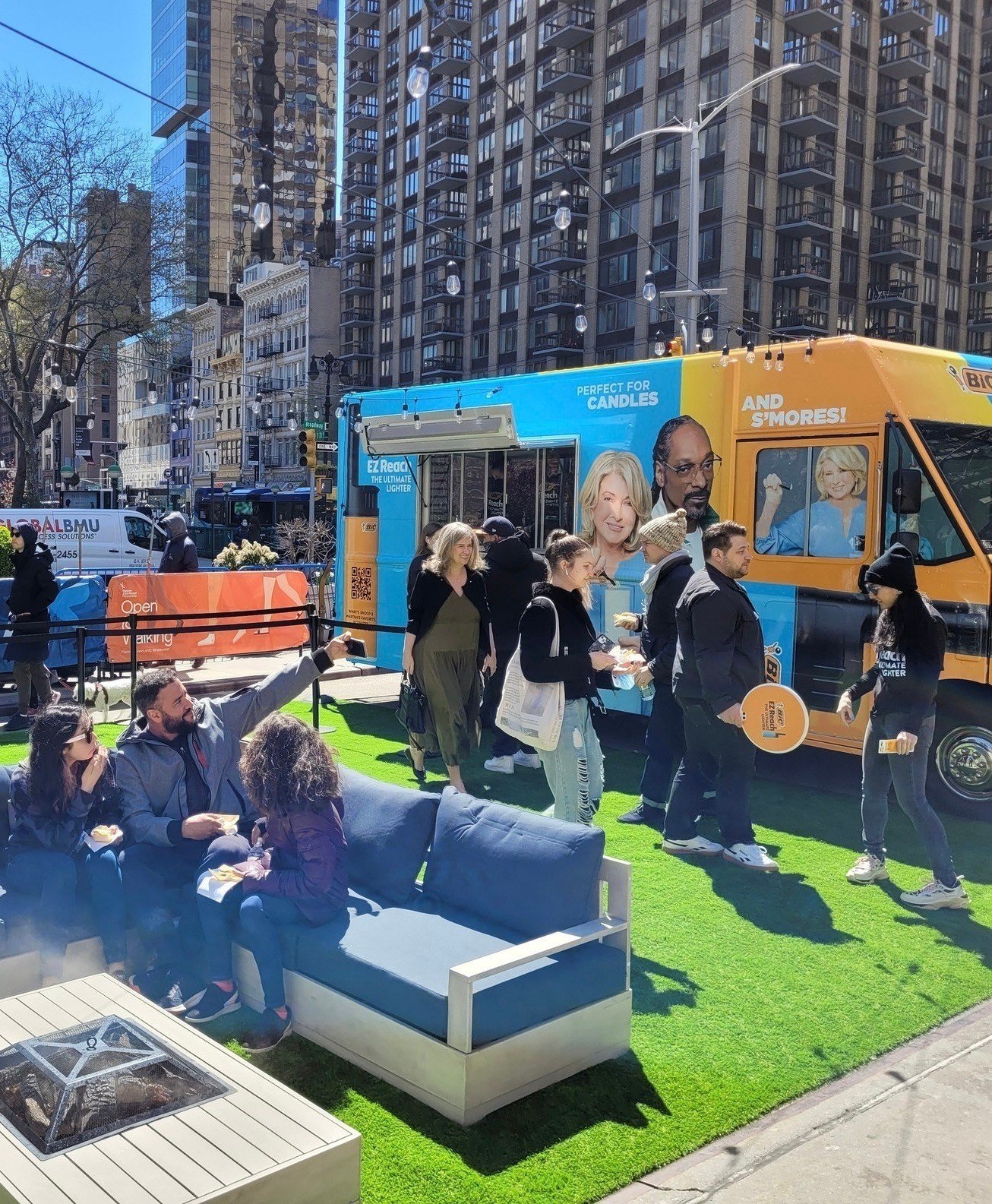Mobile pop-ups spark brand awareness and introduce products to consumers on a massive scale 🔥⁠
⁠
⁠Our team produced an interactive @biclighter pop-up where passersby enjoyed s&rsquo;mores around a cozy fire pit in #FlatironPlaza, snapping photos of 