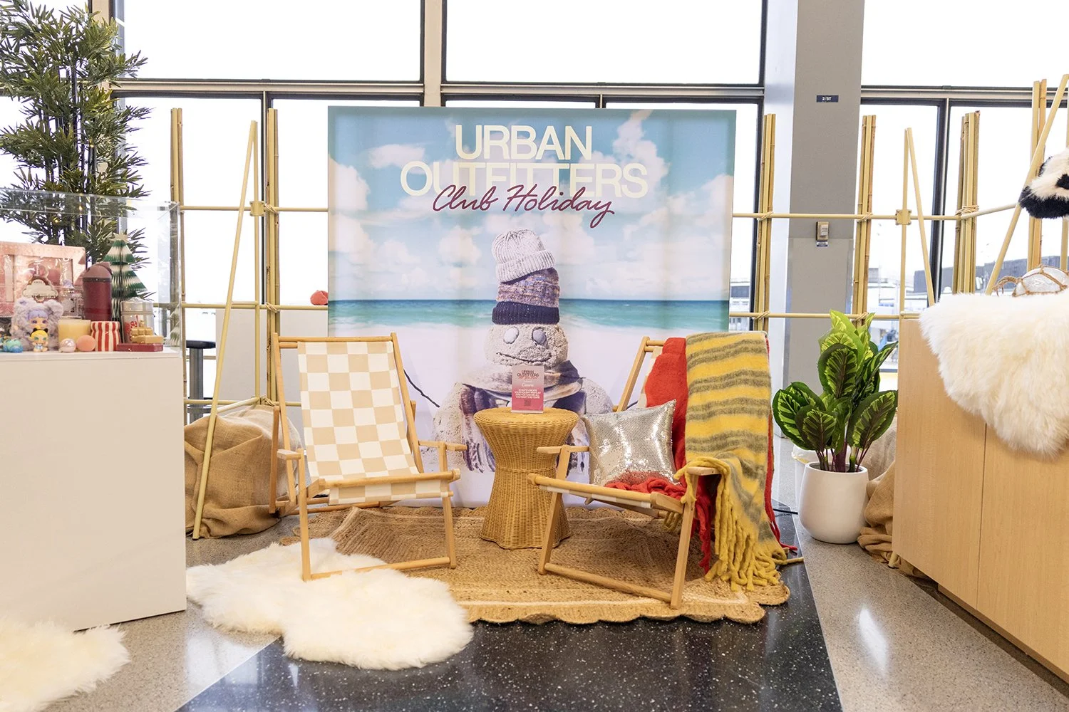 2025_1119_Urban_Outfitters_Chicago_004.jpg