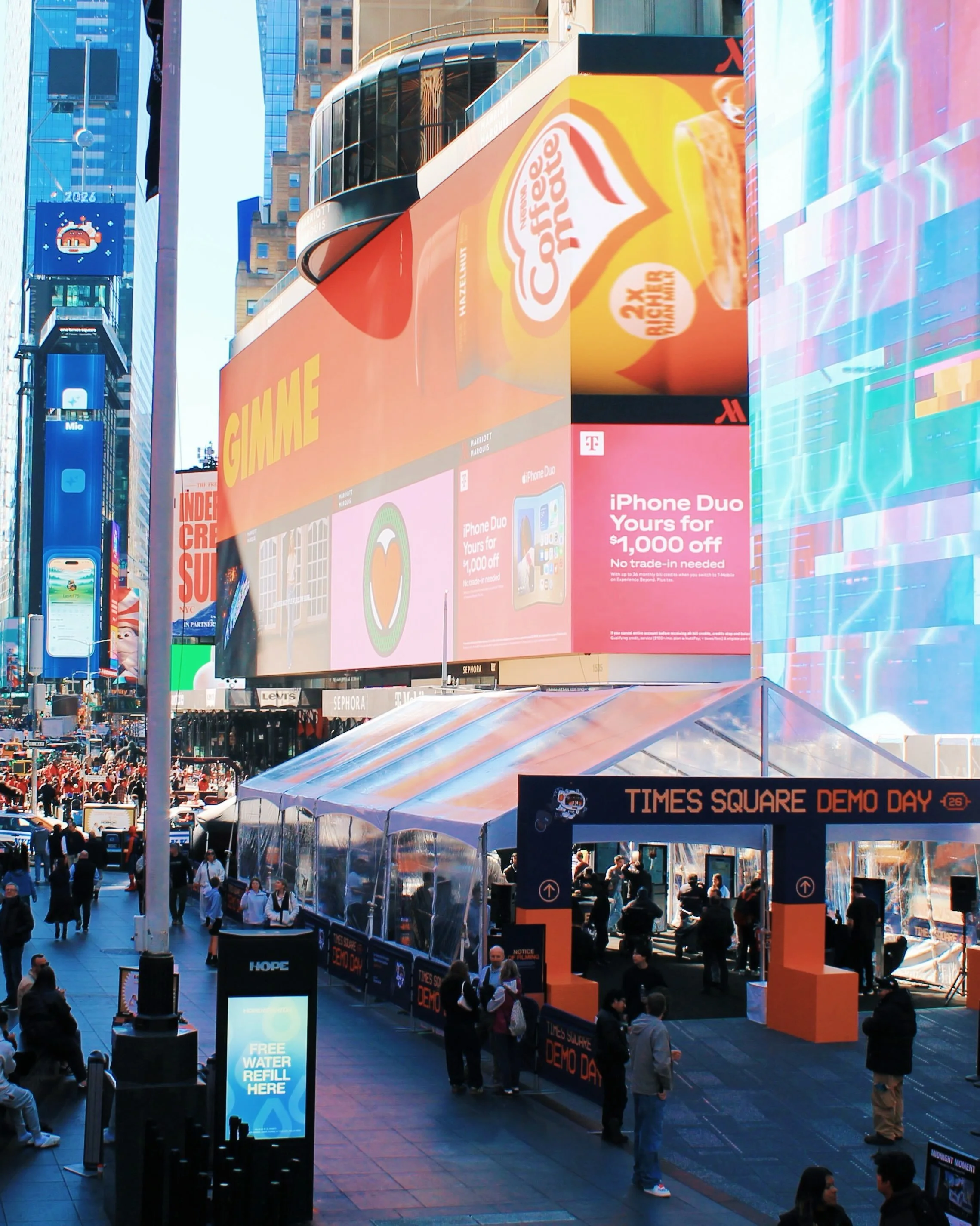 Apps built for small screens with big impact.🗽📱

This morning @revenue.cat &lsquo;s Times Square Demo Day created a public showcase for Shipaton and Shippies winners to put their apps in front of New Yorkers during New York App Week.

Bringing our 