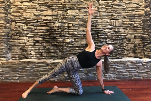 20-Minute Yoga Workout | Avocadu
