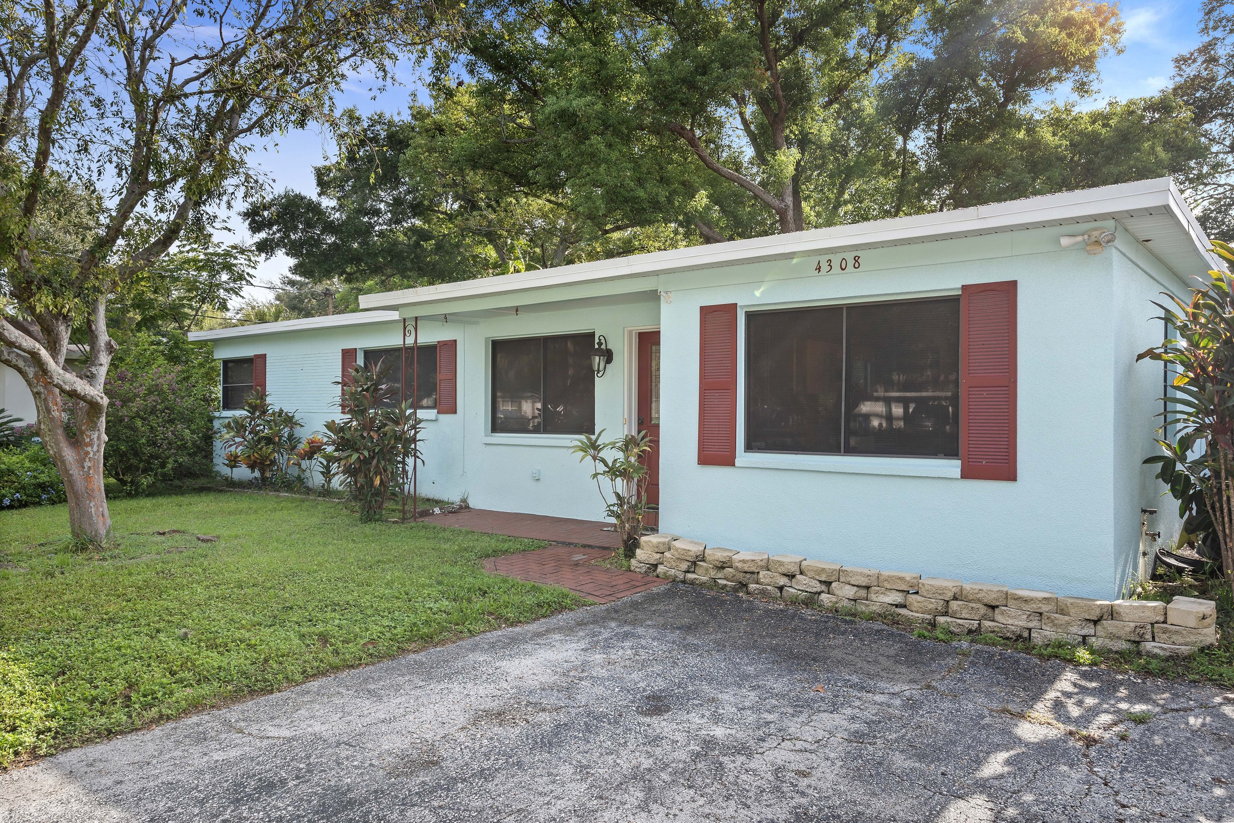 Solid Block Home in Fair Oaks / Manhattan Manor neighborhood