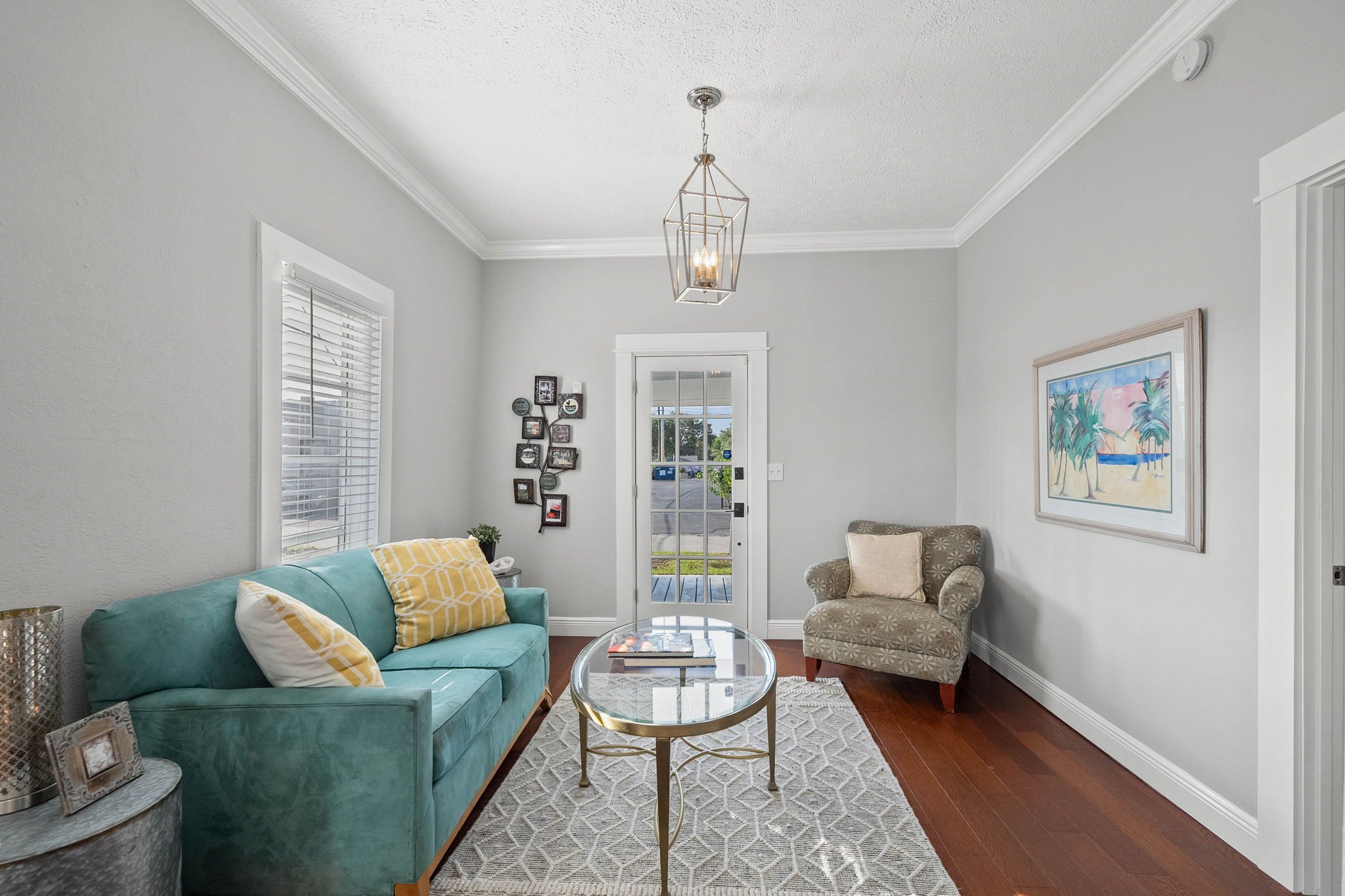 101 W Ida St - Seminole Heights - The Heights - Tampa - The Grimsdale Group - living room towards door.jpg