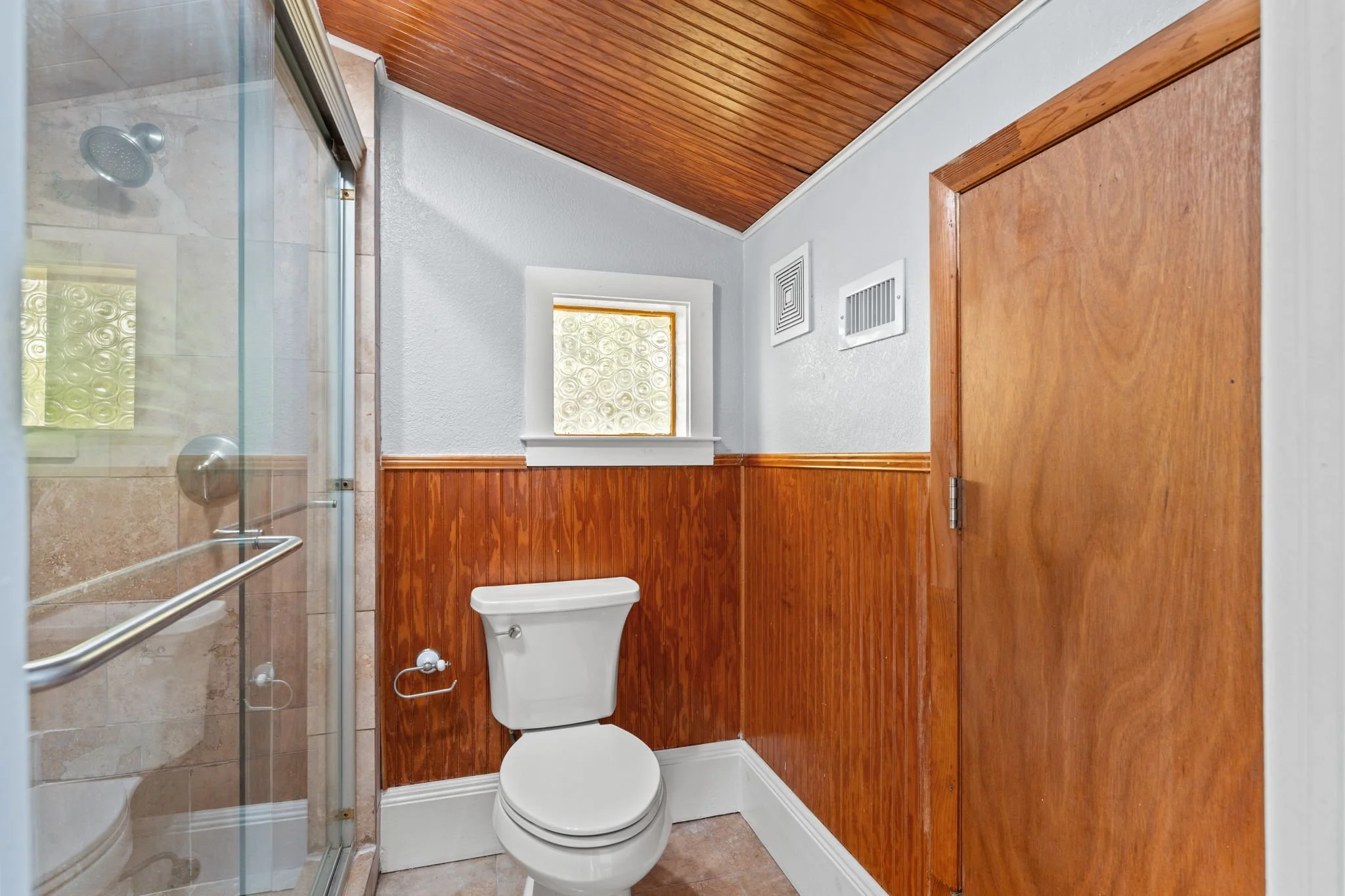 2716 N Jefferson St-Tampa Heights-Tampa Real Estate_Main BD Bath.jpg