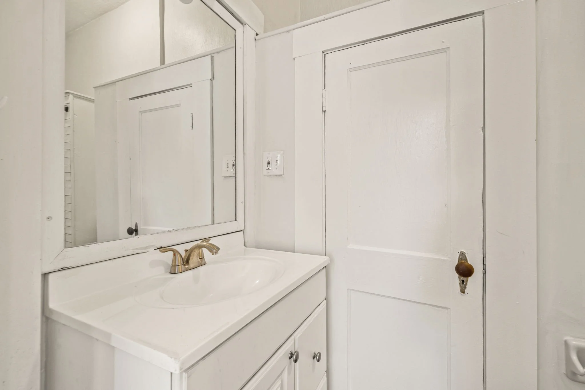 501 E Floribraska Avenue-The Grimsdale Group-Tampa Heights-Tampa Urban Core-Ybor City-south unit bathroom 2.jpeg