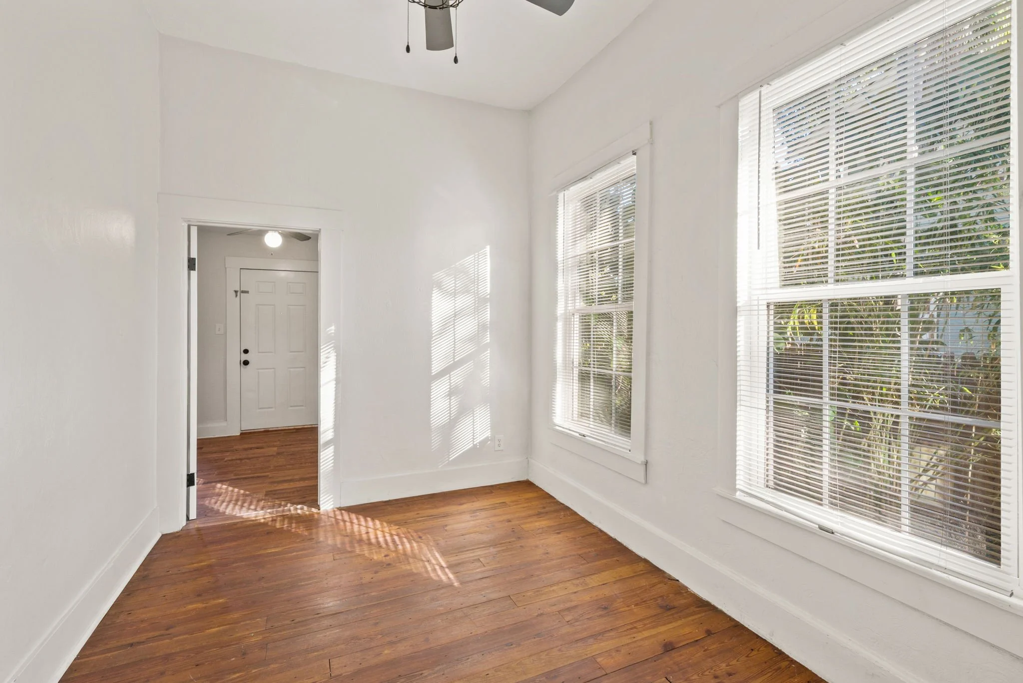 501 E Floribraska Avenue-The Grimsdale Group-Tampa Heights-Tampa Urban Core-Ybor City-south unit middle room 1.jpeg