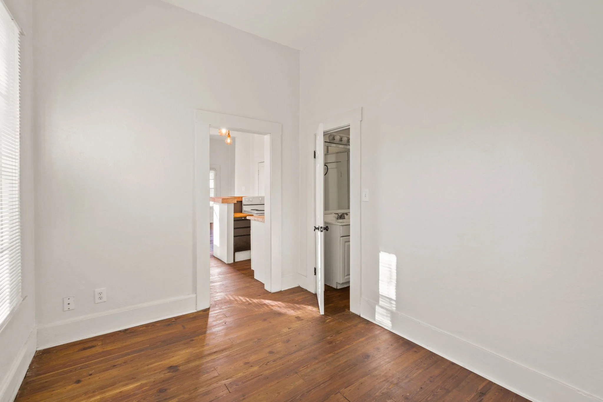 501 E Floribraska Avenue-The Grimsdale Group-Tampa Heights-Tampa Urban Core-Ybor City-south unit middle room 2.jpeg