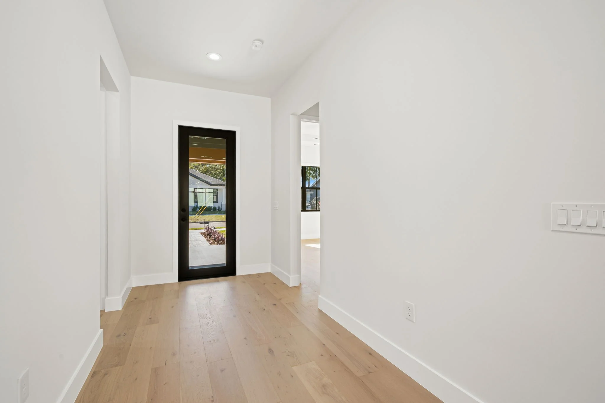 1024 E 22nd Avenue-The Grimsdale Group-V.M. Ybor-Ybor City-HRC Homes of Tampa Bay-foyer 3.jpg