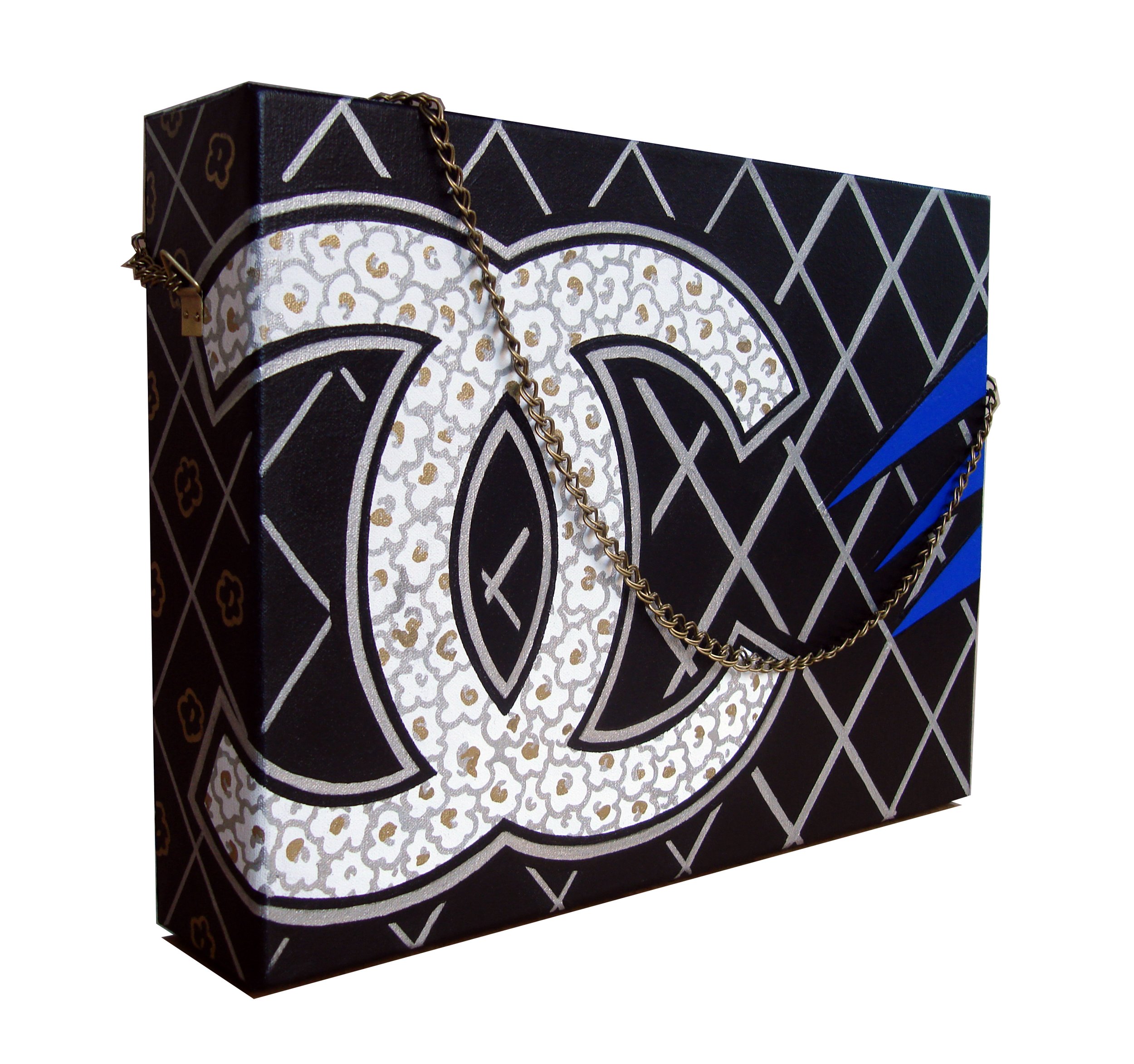 Chanel purse front -hr.jpg