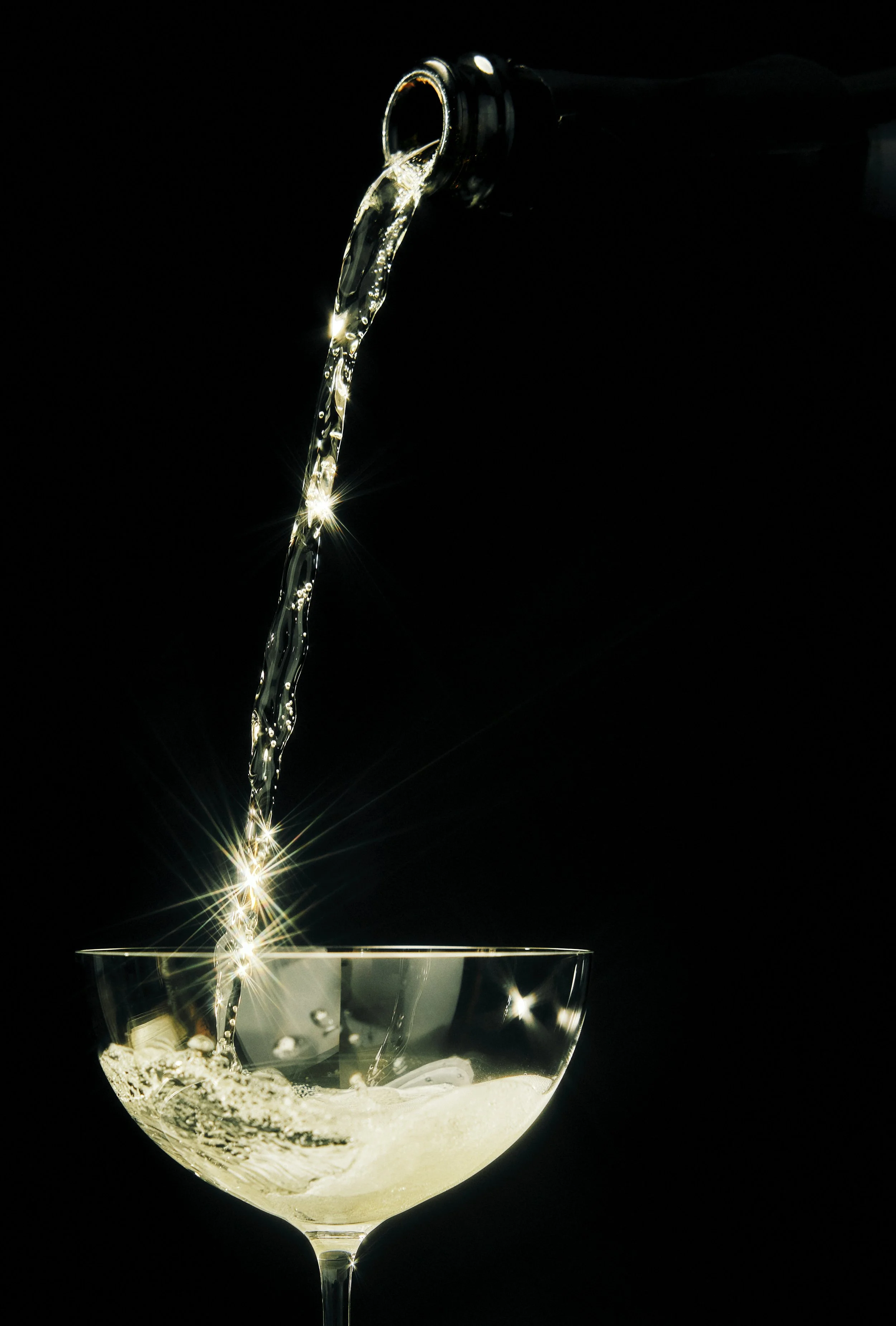 3098 - SPARKLING - misc - pouring - 53037.jpg