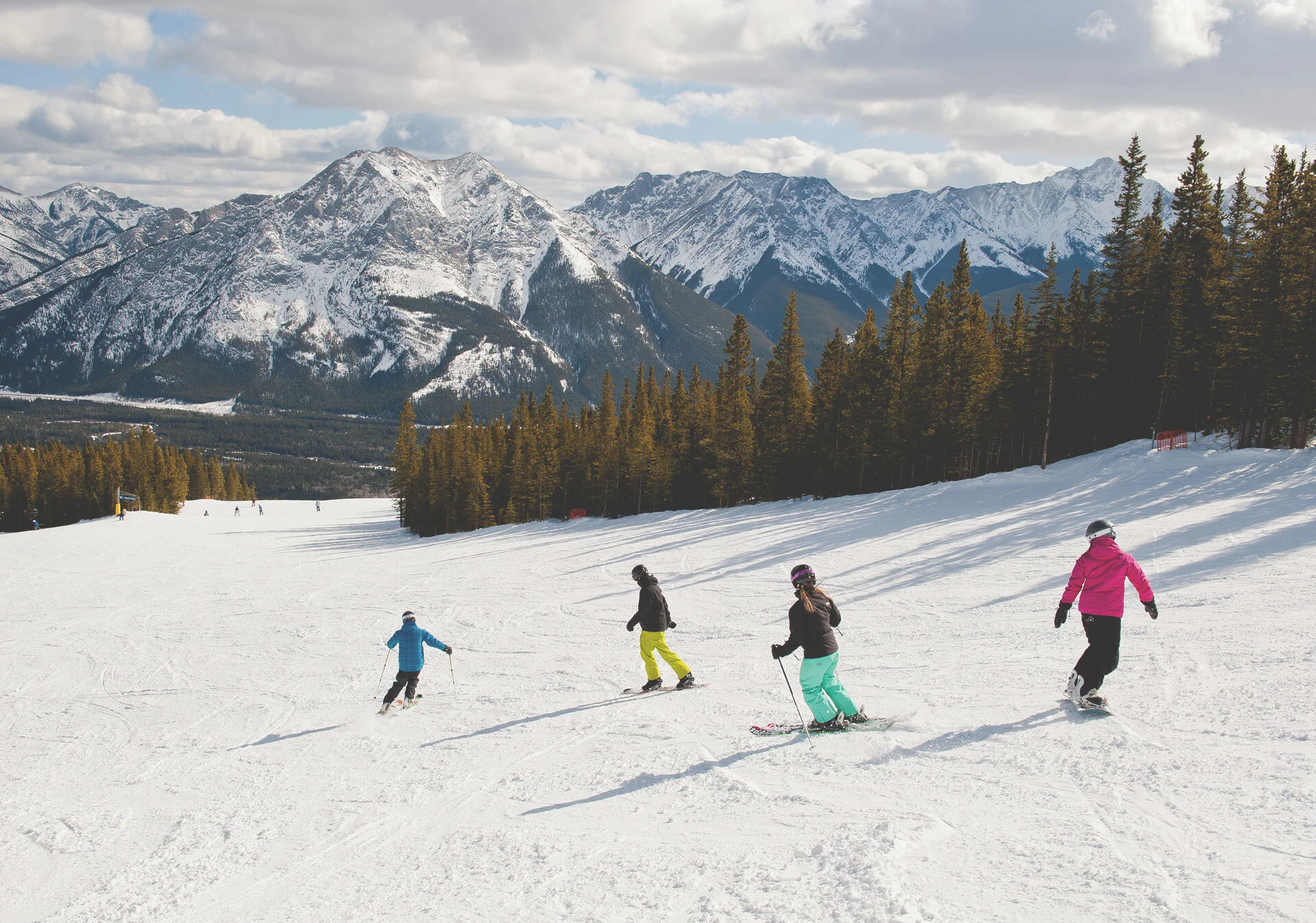 ski_safely_full_width_007_2020.jpg