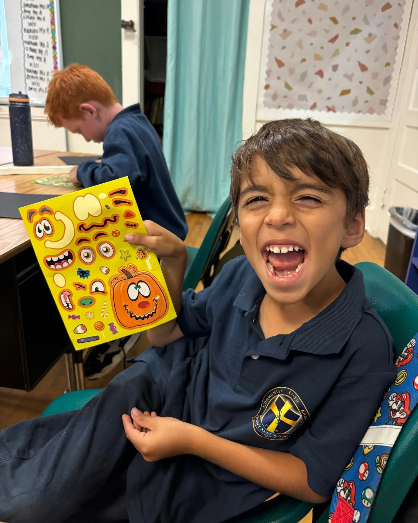 π Happy Halloween! π»π¦
If you take a closer look at slides 2 and 10, you’ll see our little artists exploring “Pumpkin Faces & Feelings.” π§‘
In this Halloween-inspired activity, kids created two pumpkins — one to show ho