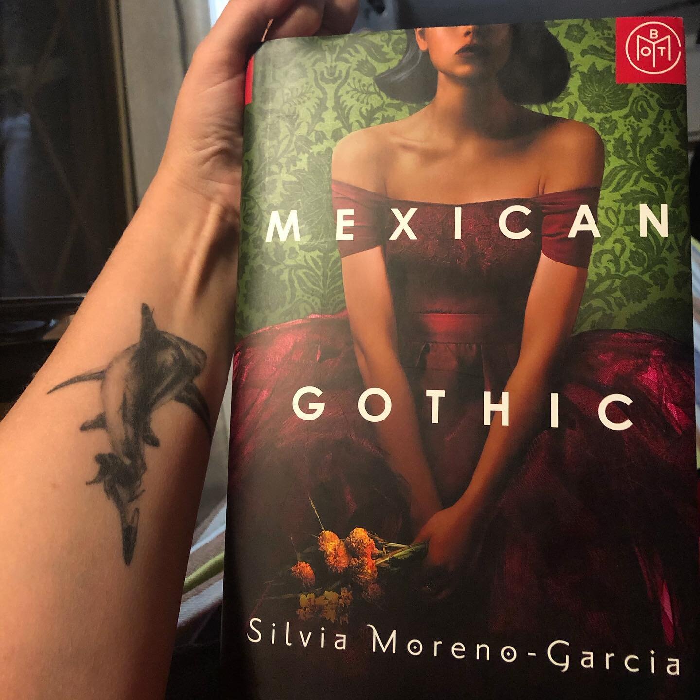 BOOK REVIEW: Mexican Gothic by Silvia Moreno-Garcia
🍾🍾🍾/5 bottles 

MOOD: If you&rsquo;re looking for something to make your stomach absolutely turn while you turn some pages, this ones&rsquo; for you. 

DRINK PAIRING: a glass of NyQuil mixed with
