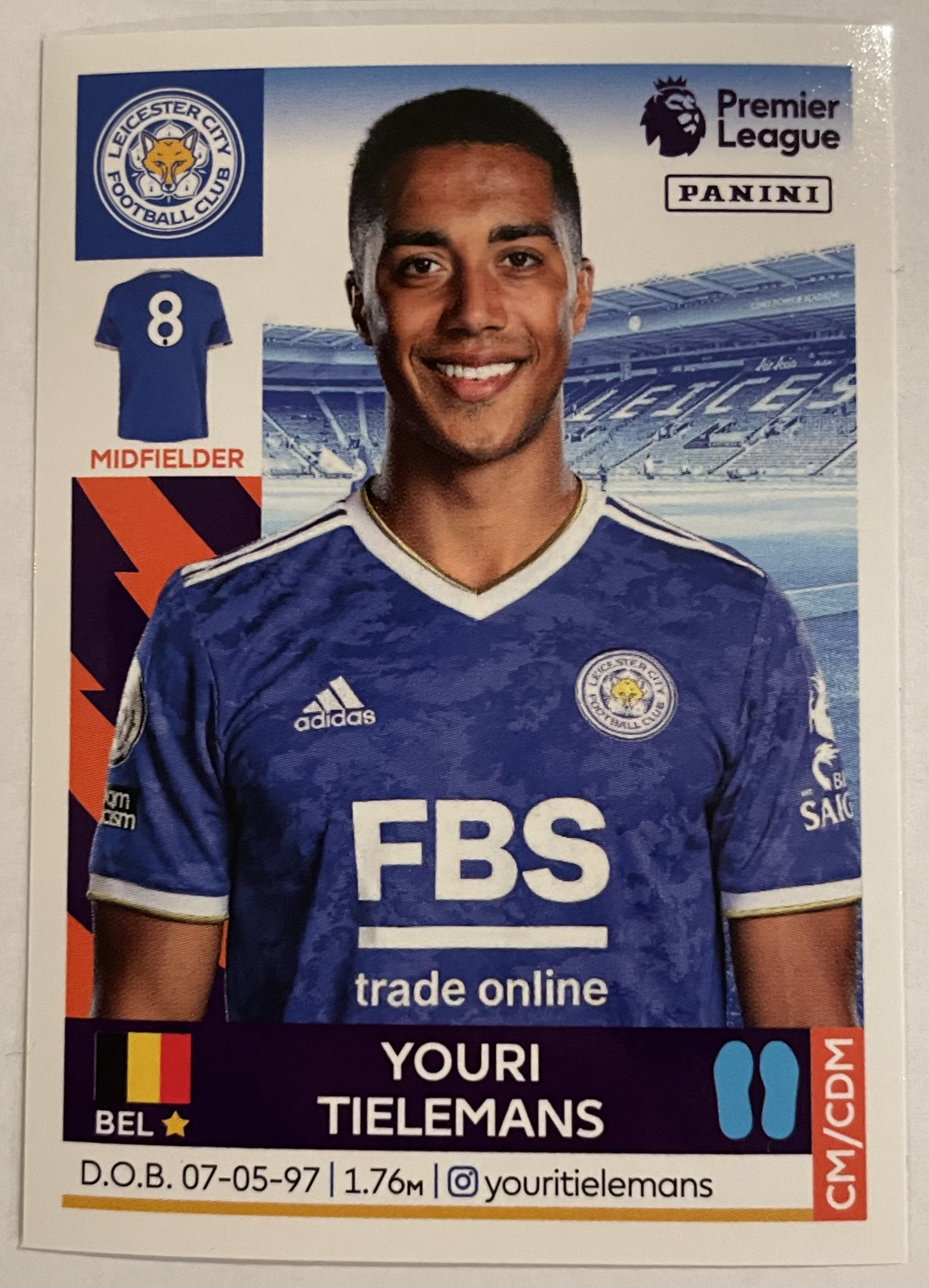 youri tielemans 2022 panini sticker