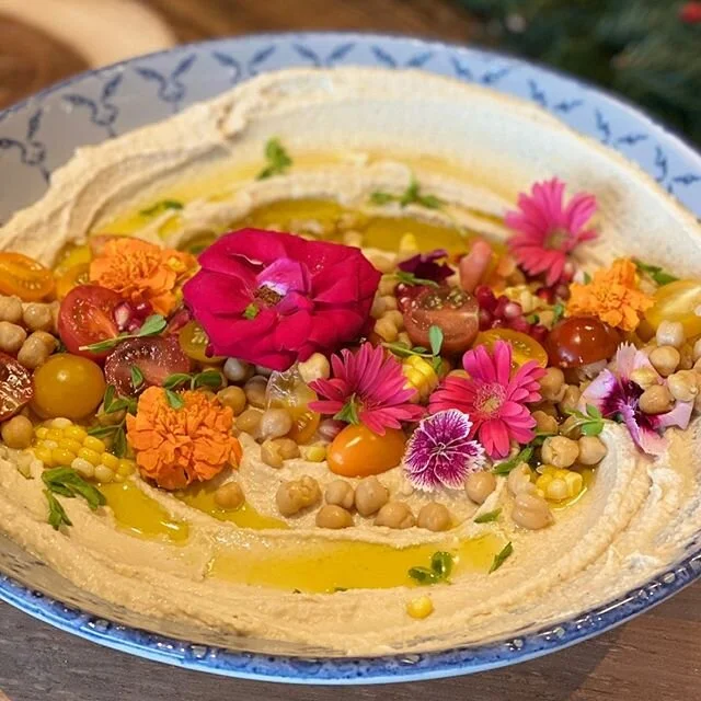 Homemade hummus with truffles and edible flowers 💐