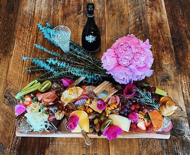 I&rsquo;m bored in the house and making grazing board.. 😀❤️